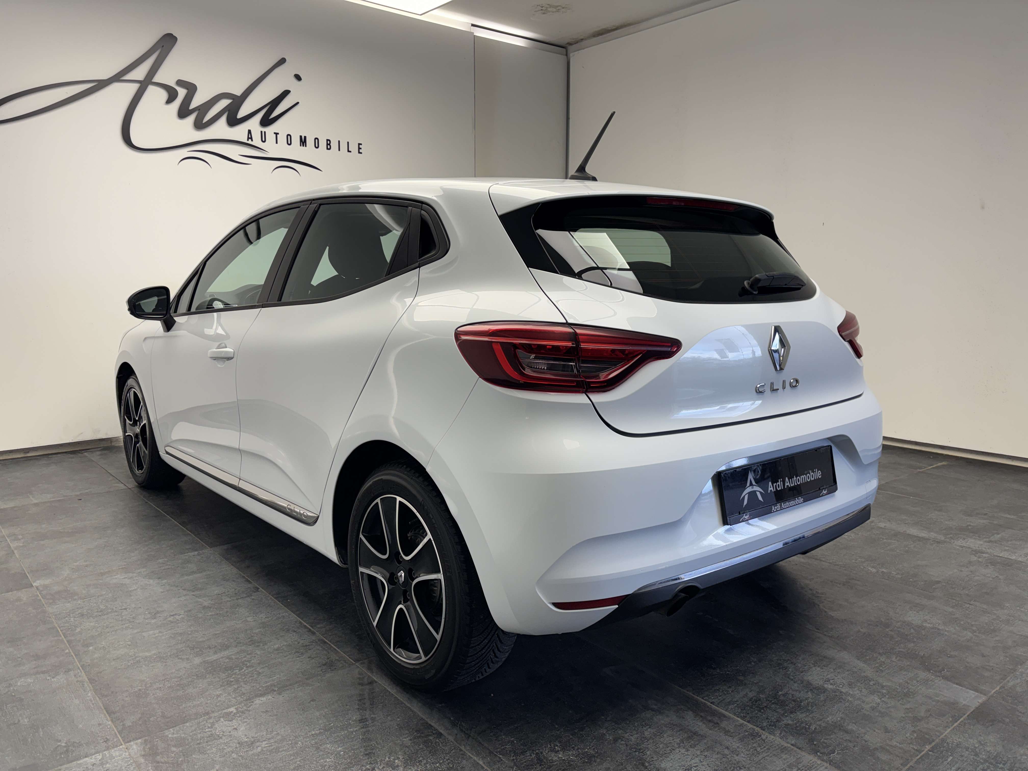 Renault Clio 1.0i *CARPLAY*FRONT ASSIST*1ER PROPRIO*GARANTIE*