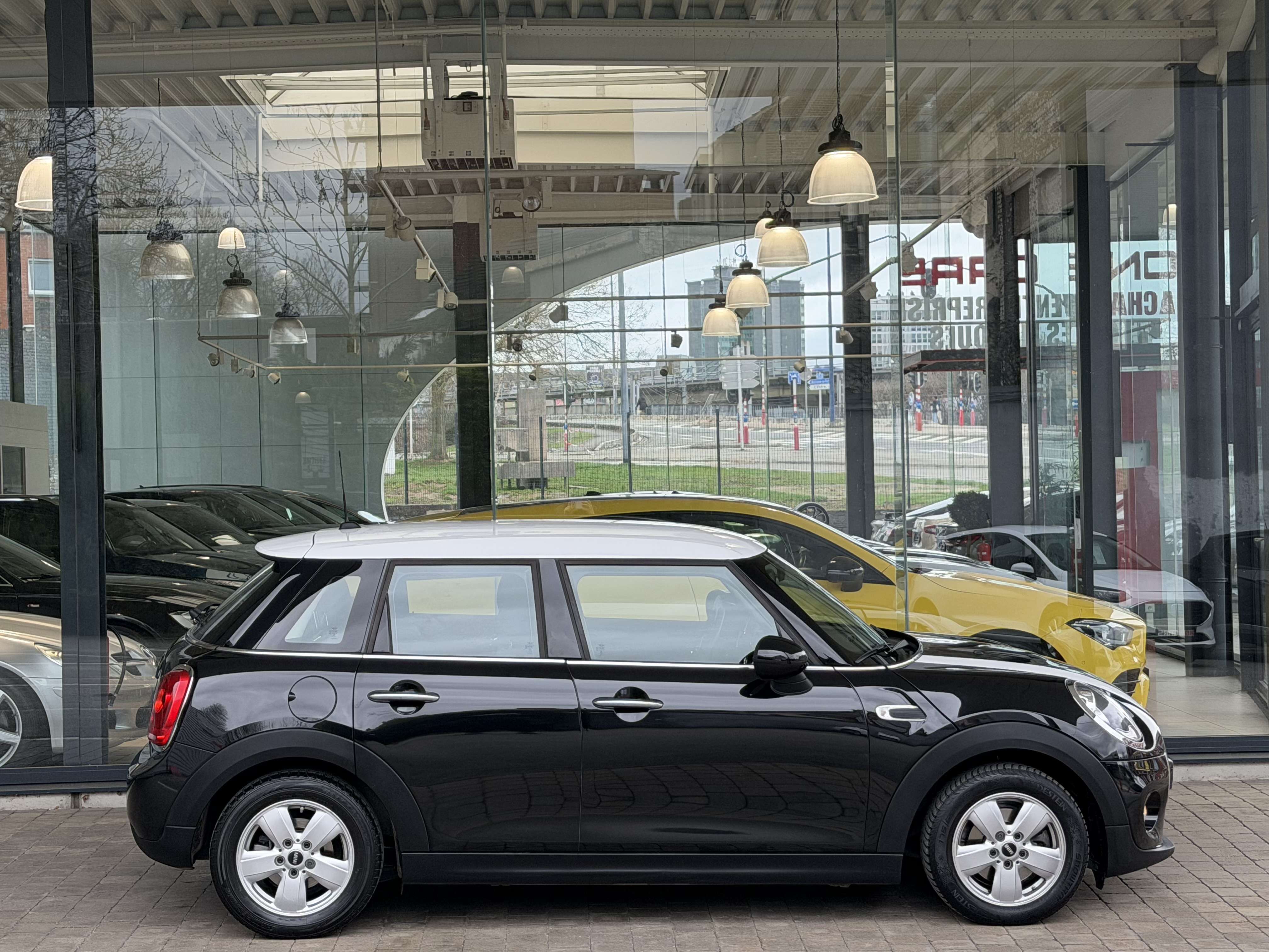 MINI Cooper D 1.5D 5Portes AIRCO-1PROPR. 20.100km!!! (ETAT NEUF)