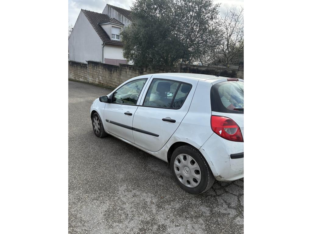 Renault Clio 1.2i 16V - 75 III BERLINE Authentique PHASE 1