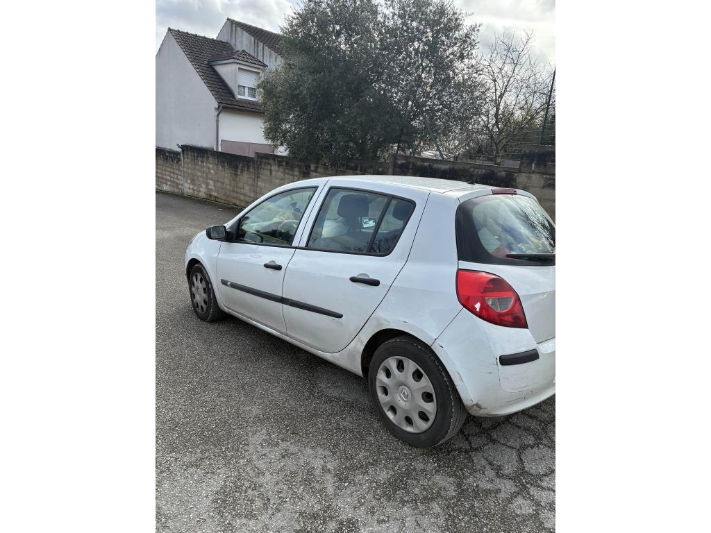 Renault Clio 1.2i 16V - 75 III BERLINE Authentique PHASE 1