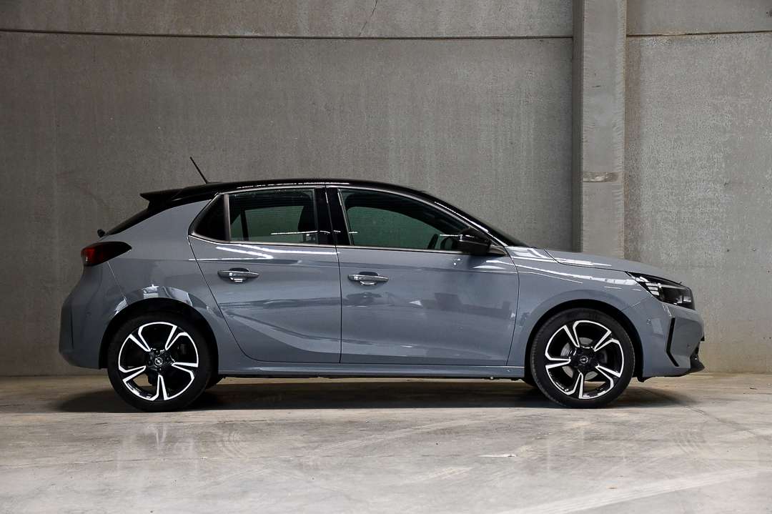 Opel Corsa SPORT - CARPLAY - PANO - CAMERA - VERW. STUUR
