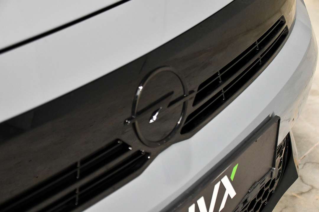 Opel Corsa SPORT - CARPLAY - PANO - CAMERA - VERW. STUUR