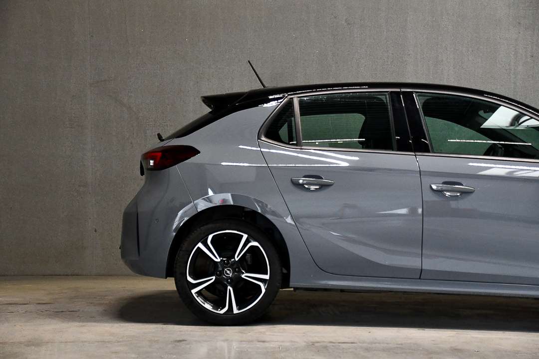 Opel Corsa SPORT - CARPLAY - PANO - CAMERA - VERW. STUUR
