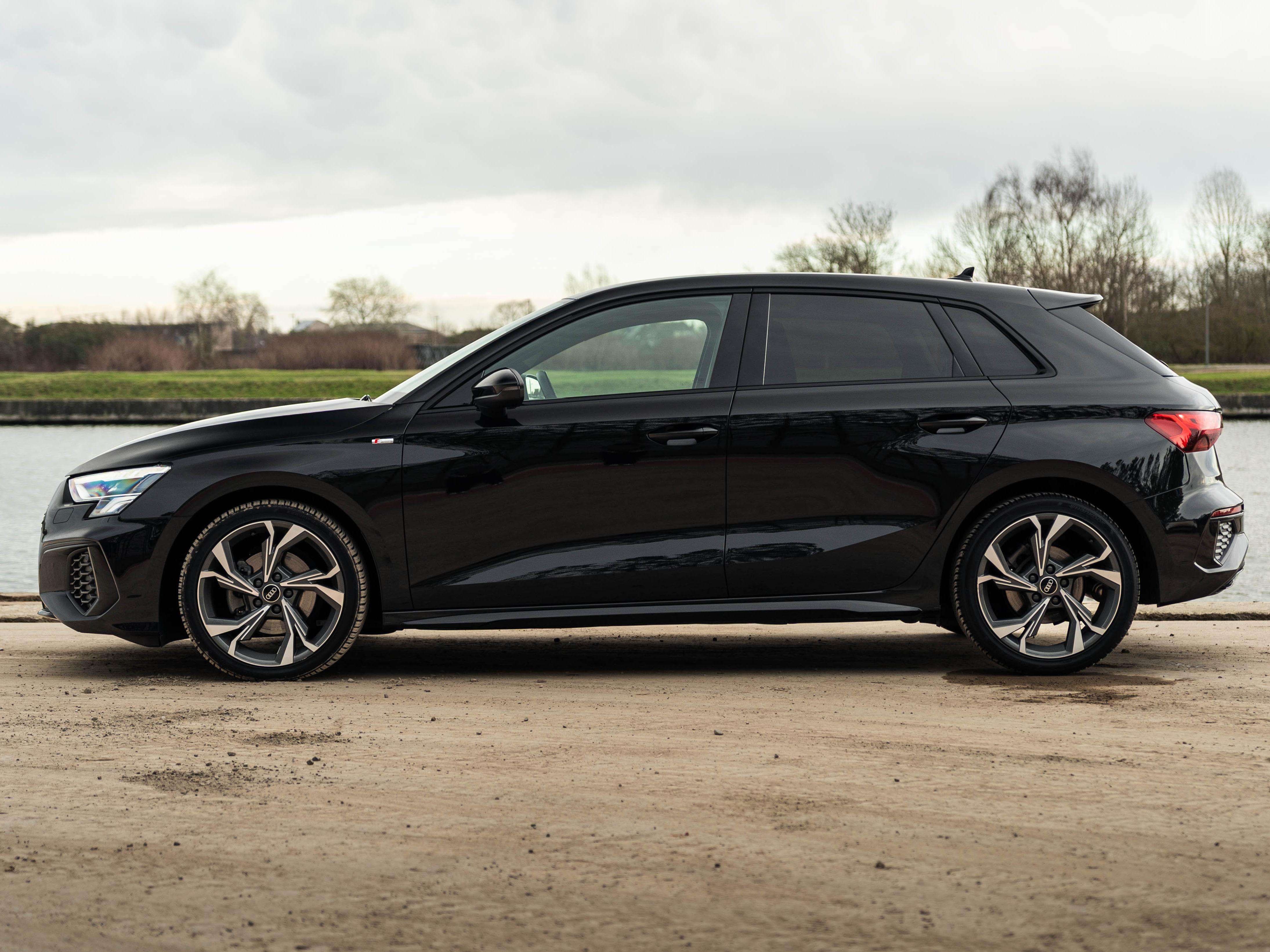 Audi A3 SPORTBACK*S-LINE*PACK DESIGN*LOOK UNIQUE*MATRIX