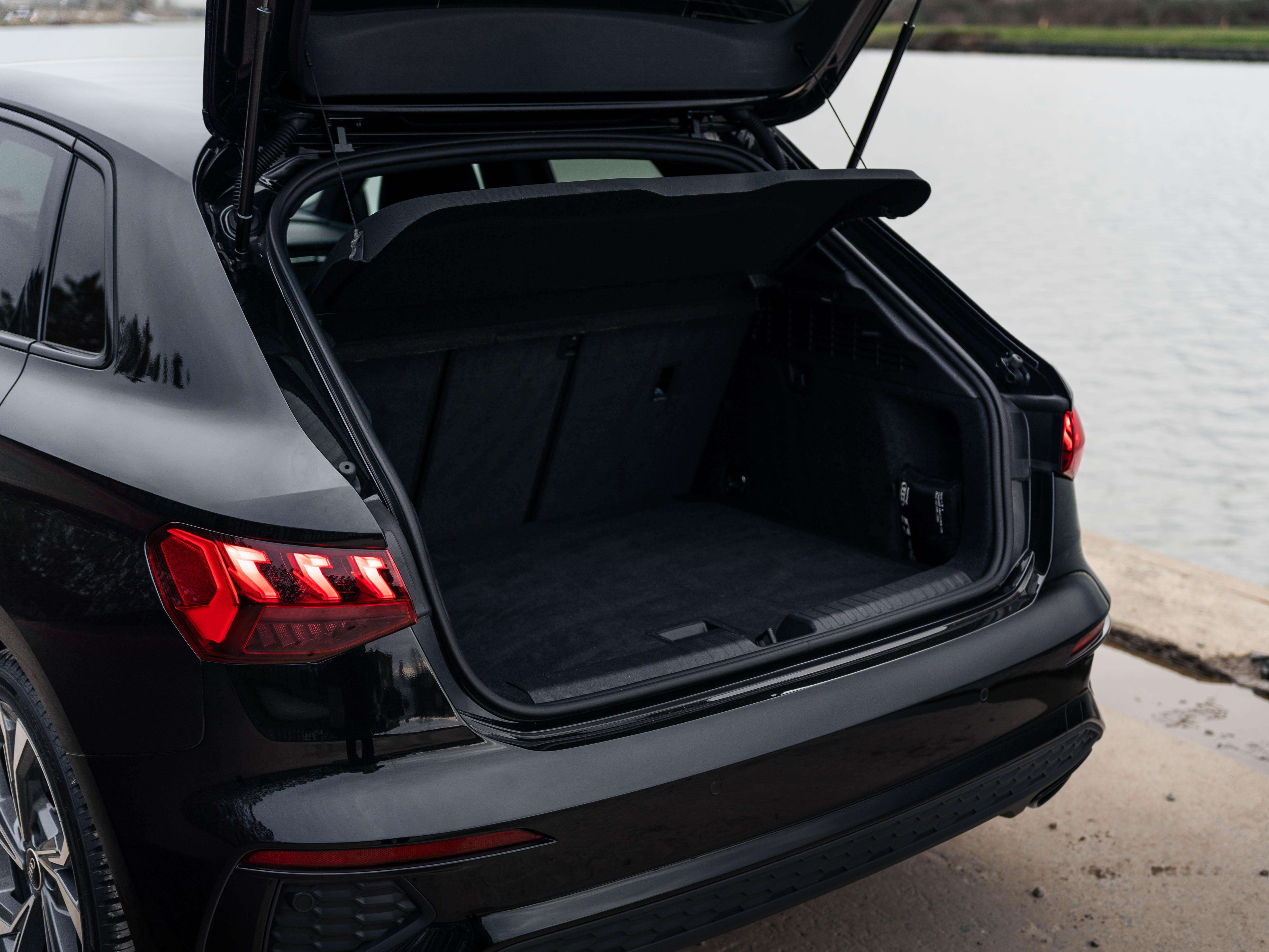 Audi A3 SPORTBACK*S-LINE*PACK DESIGN*LOOK UNIQUE*MATRIX