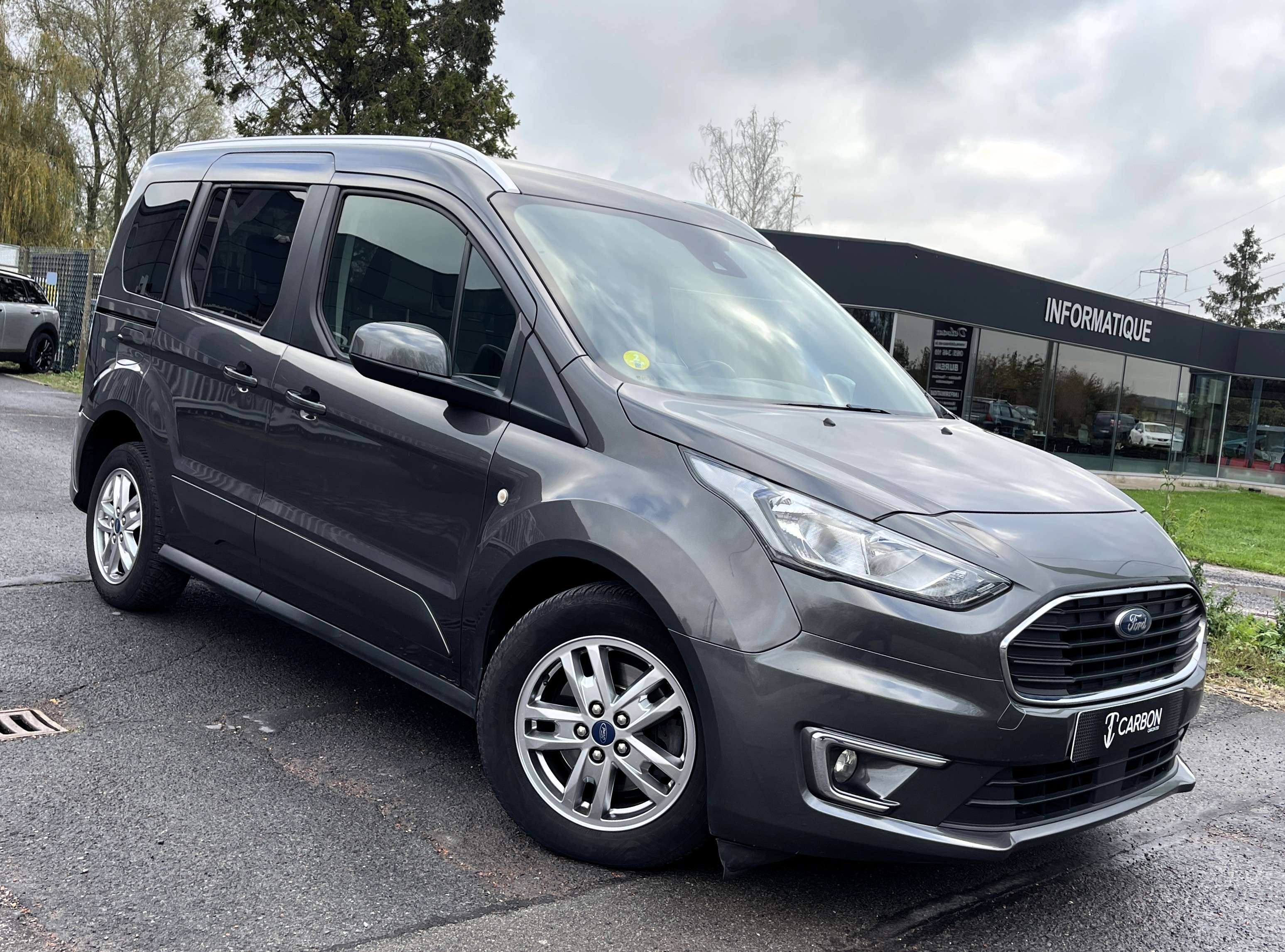 Ford Tourneo Connect 1.5 TDCi Trend 1er PROPRIO/NAVI/CAMERA/PANO/CARNET