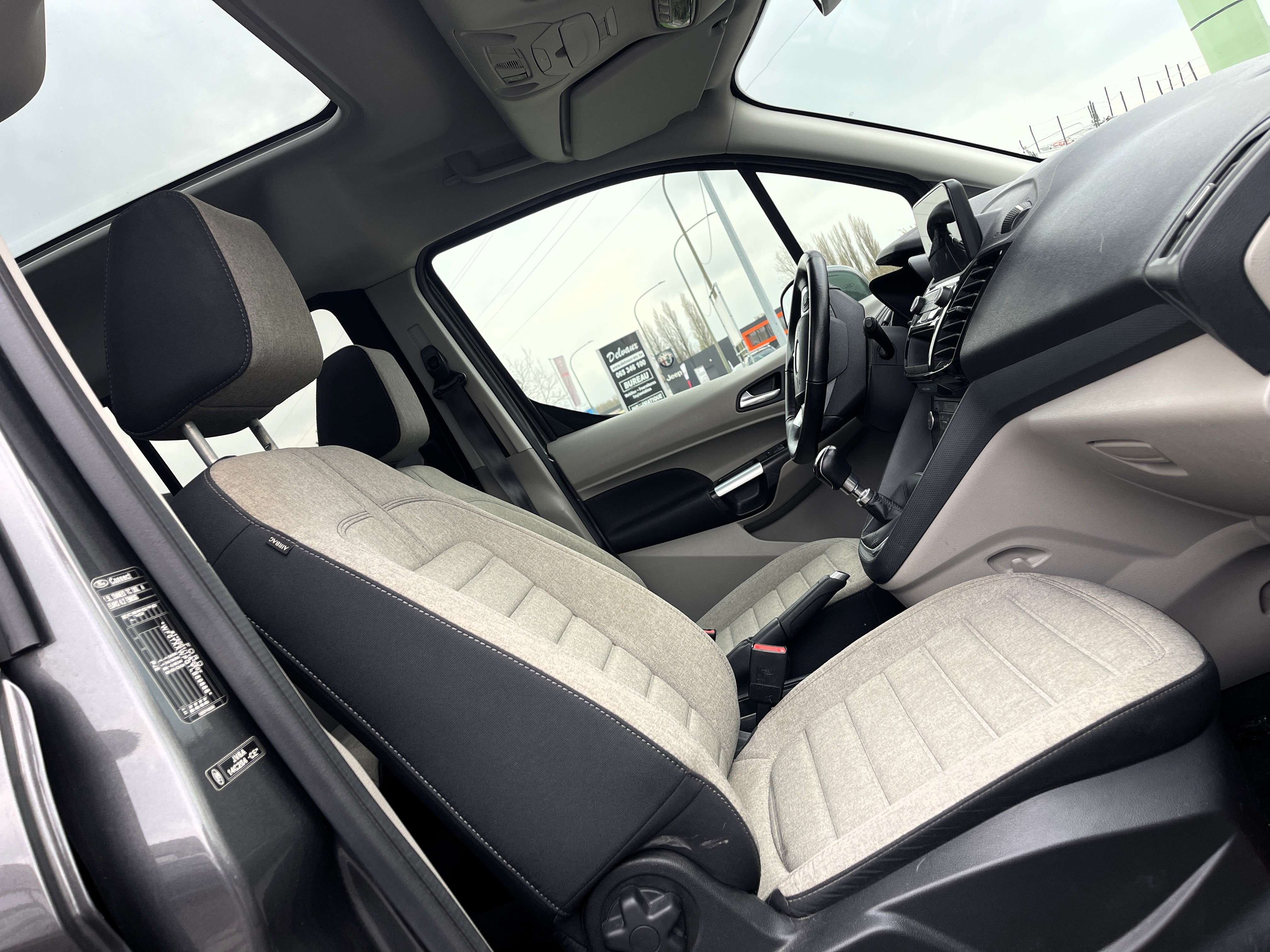 Ford Tourneo Connect 1.5 TDCi Trend 1er PROPRIO/NAVI/CAMERA/PANO/CARNET