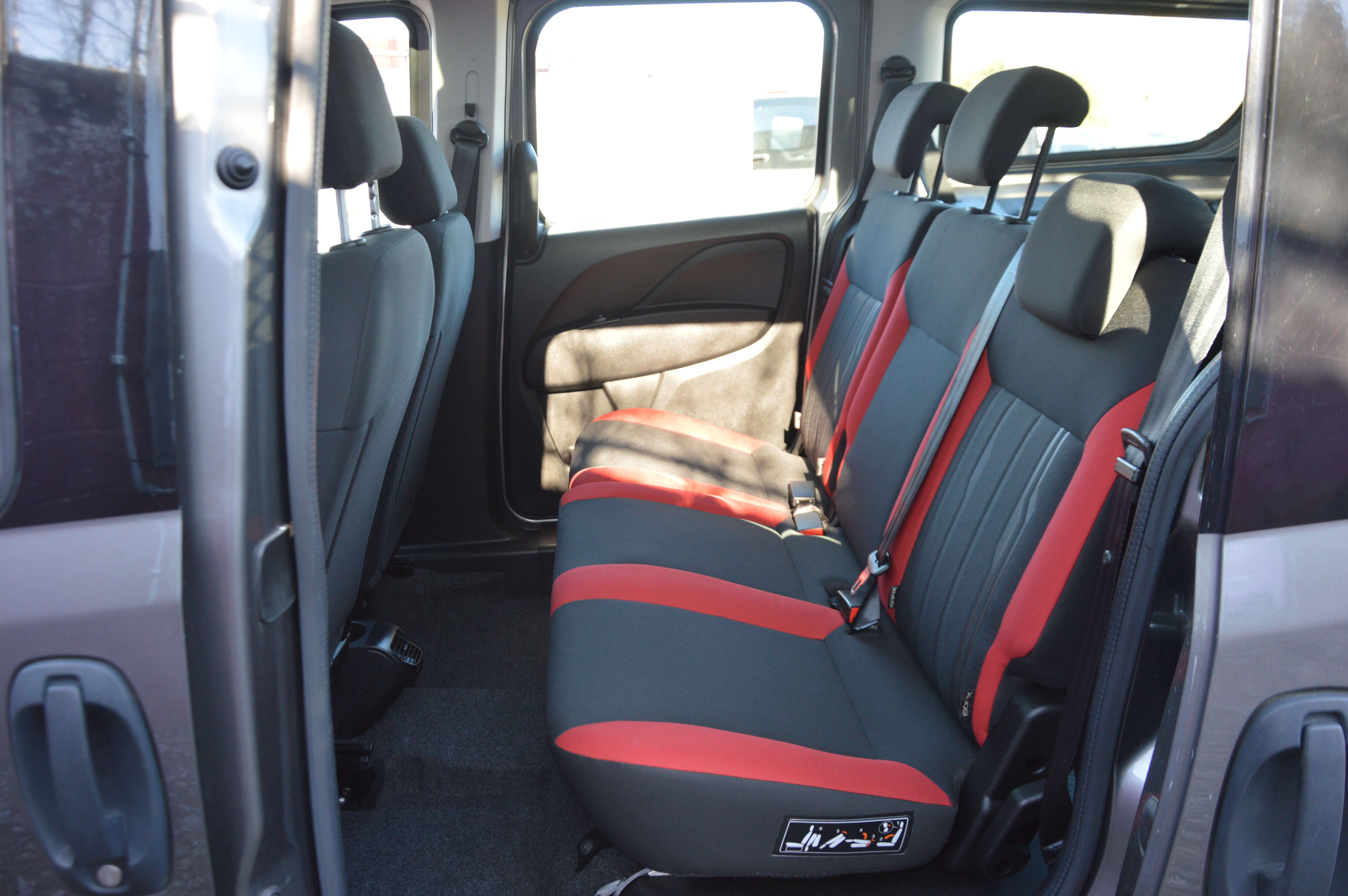 Fiat Doblo 1.6Multijet Lounge XL PMR CARPLAY SENS AR 25.857KM