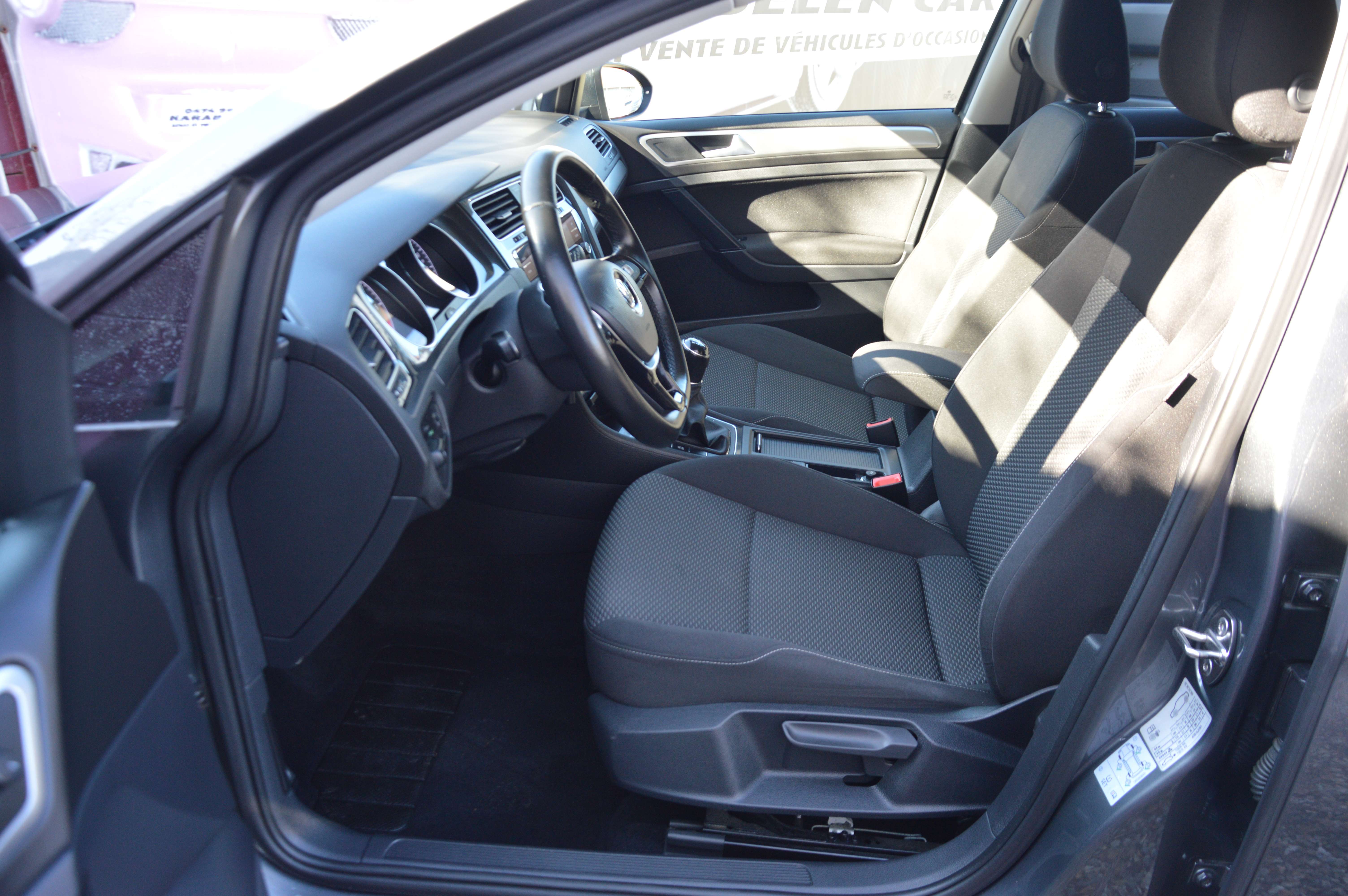 Volkswagen Golf 1.6CRTDi Comfortline CARPLAY SENS AV/AR 105.557KM