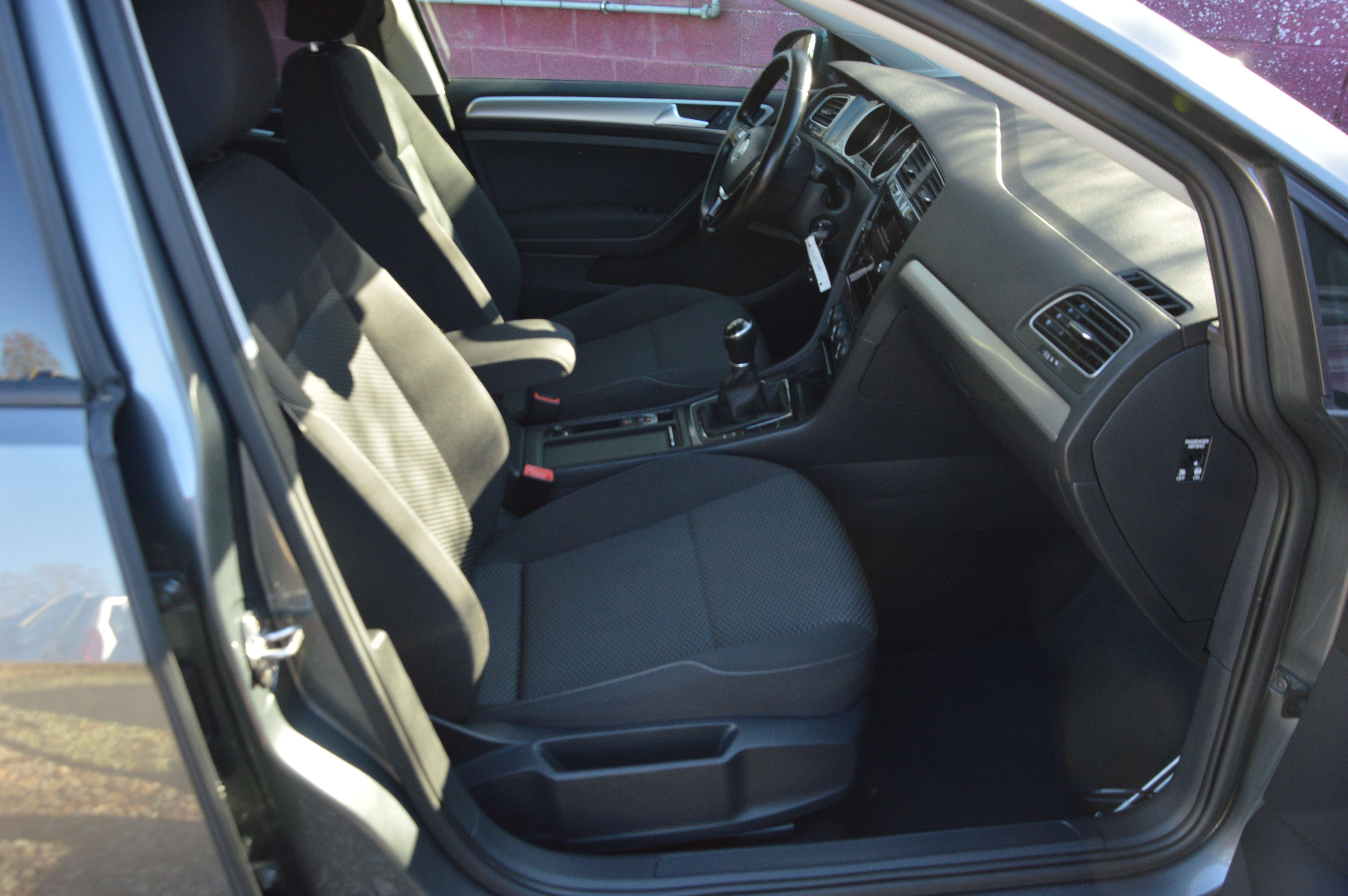 Volkswagen Golf 1.6CRTDi Comfortline CARPLAY SENS AV/AR 105.557KM