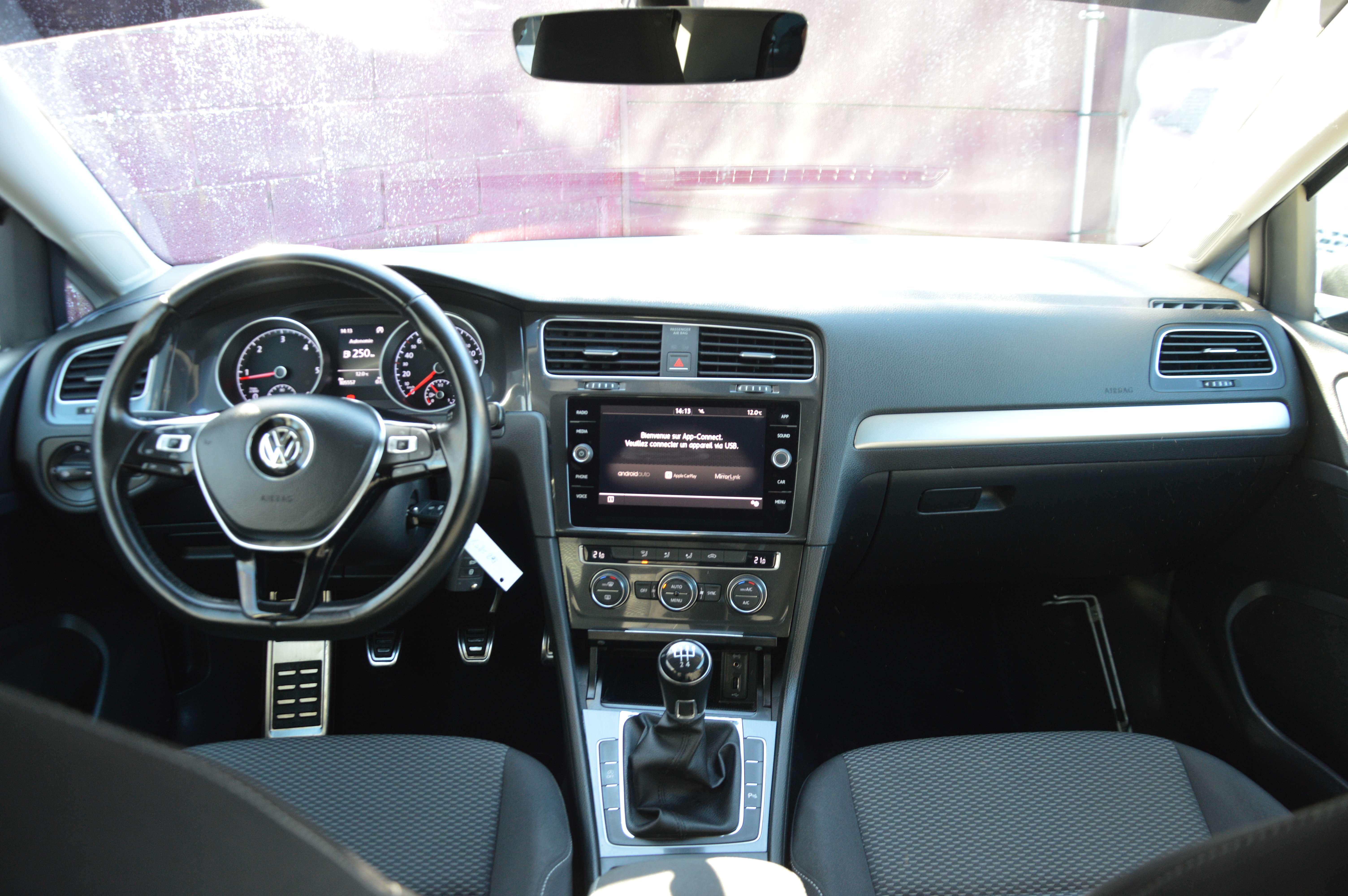 Volkswagen Golf 1.6CRTDi Comfortline CARPLAY SENS AV/AR 105.557KM
