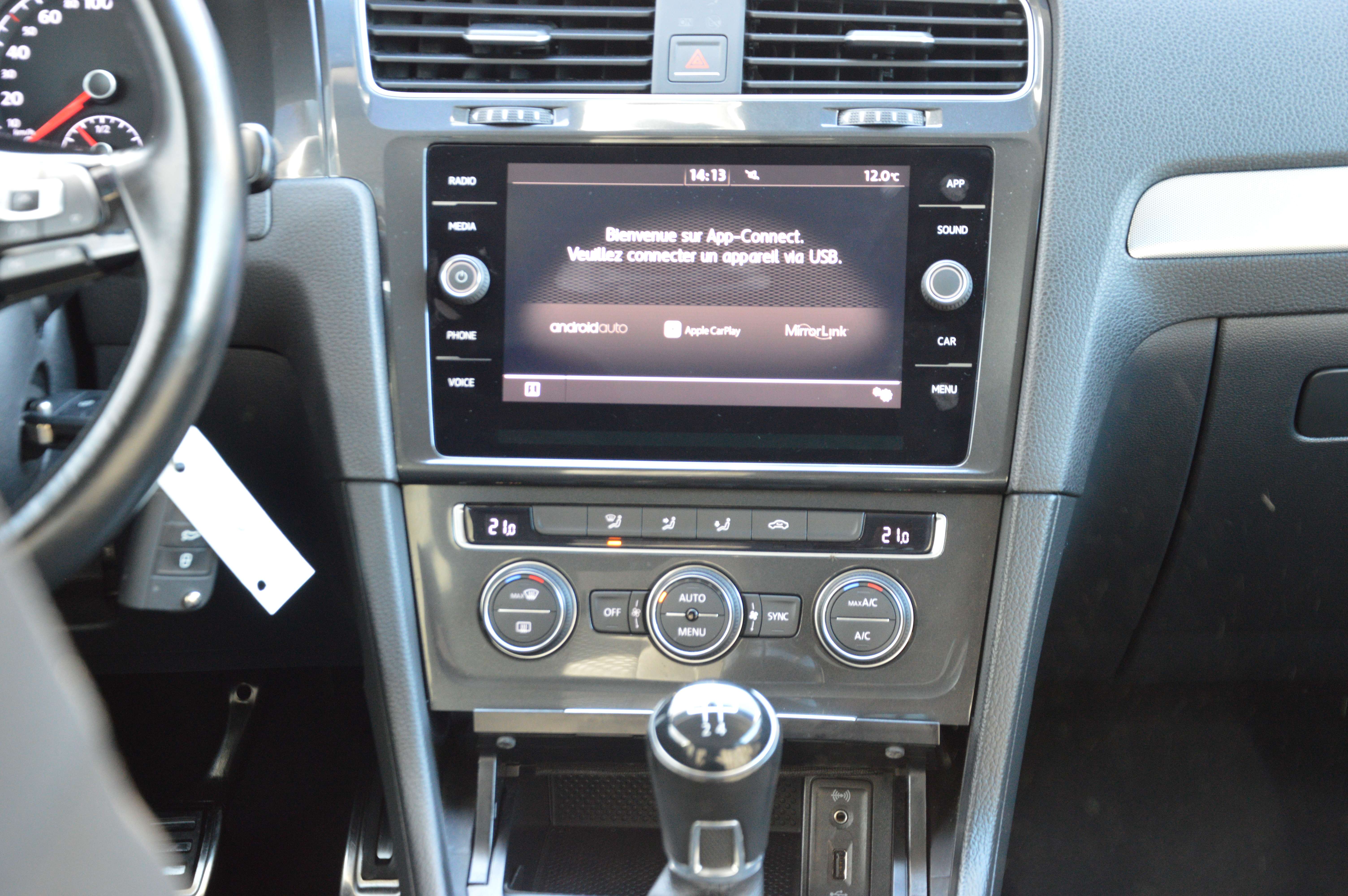 Volkswagen Golf 1.6CRTDi Comfortline CARPLAY SENS AV/AR 105.557KM