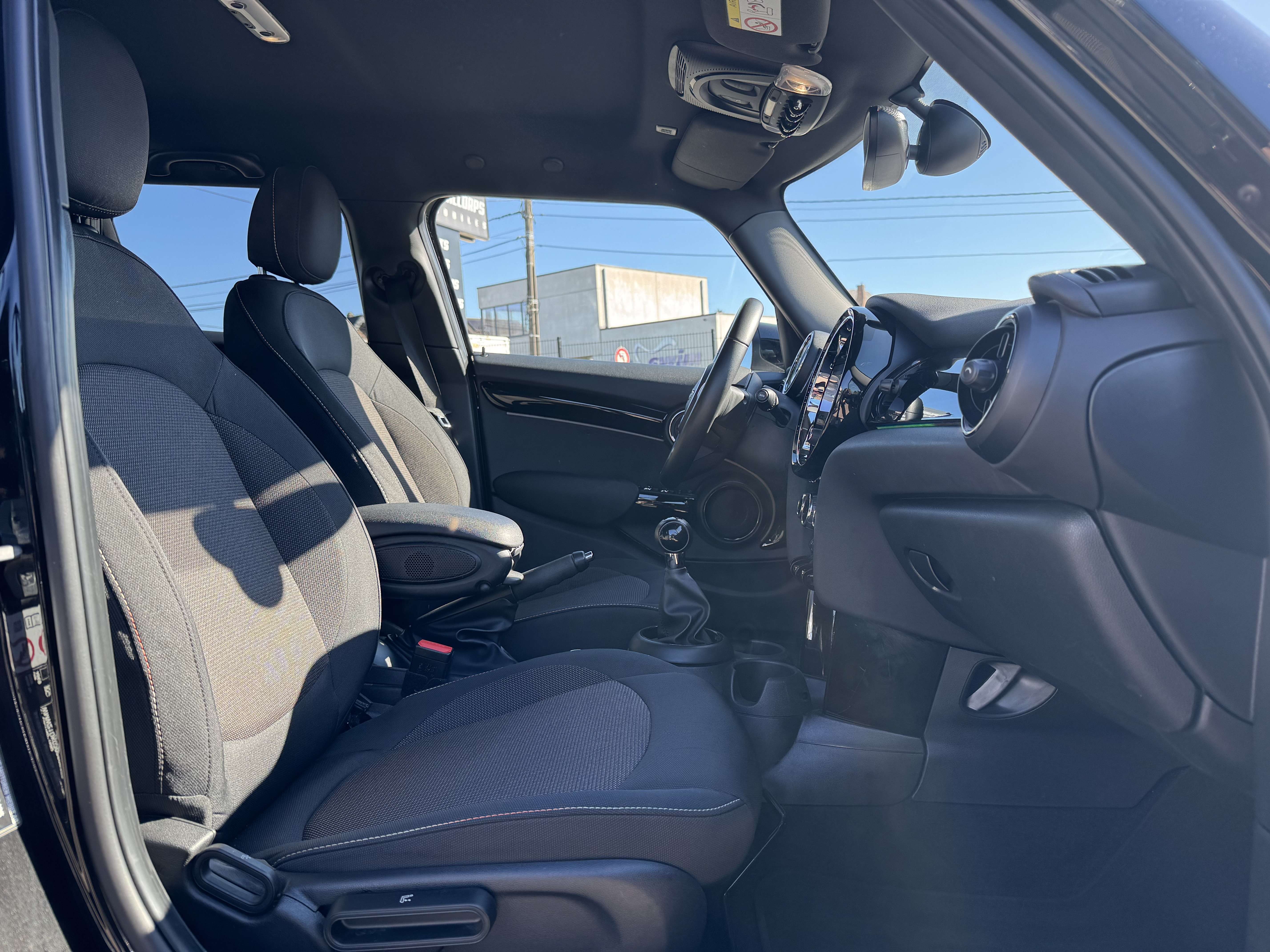 MINI One 1.5 OPF 5P. / BLACK / LED / CARPLAY / NAV / AIRCO