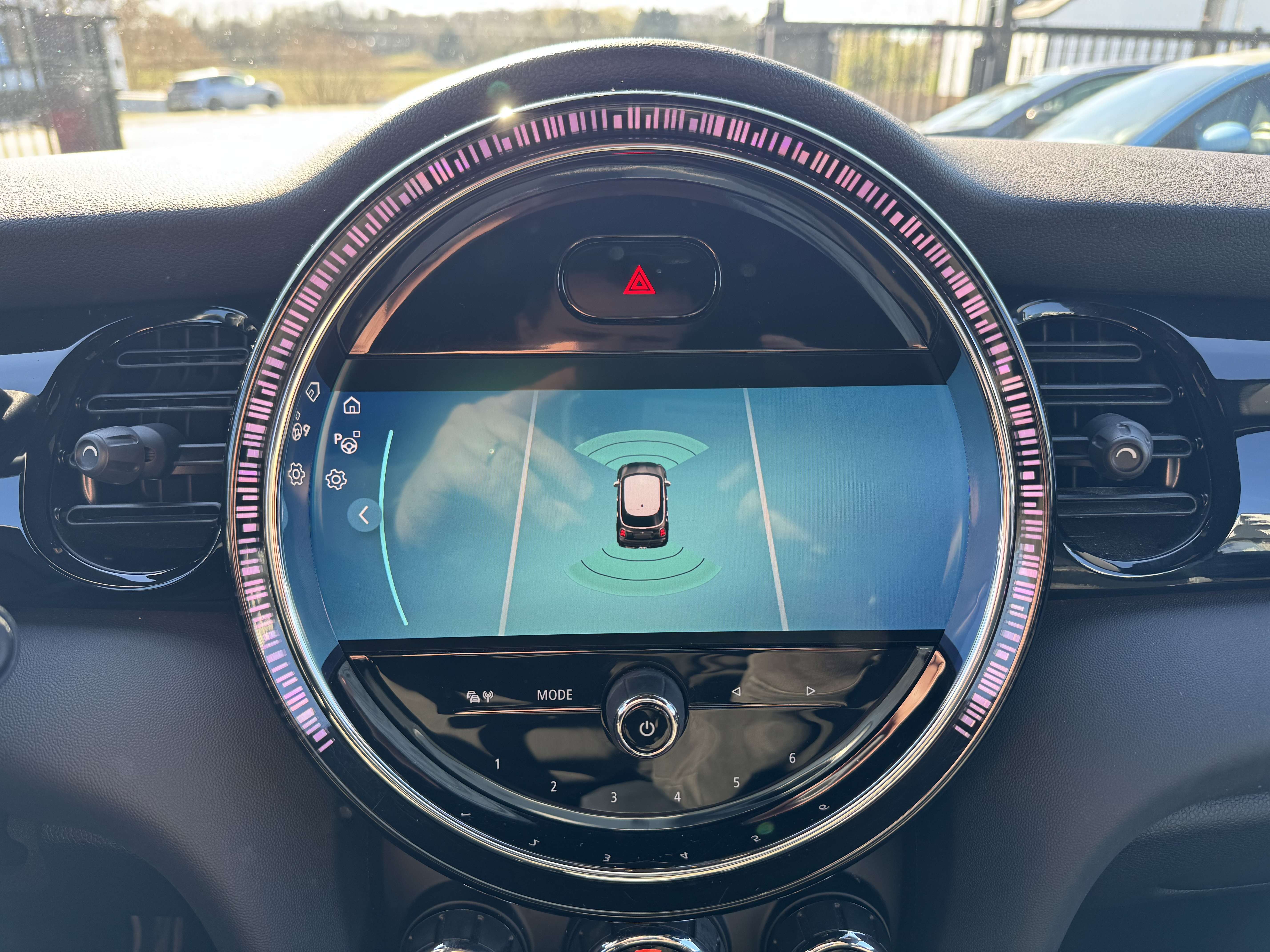 MINI One 1.5 OPF 5P. / BLACK / LED / CARPLAY / NAV / AIRCO