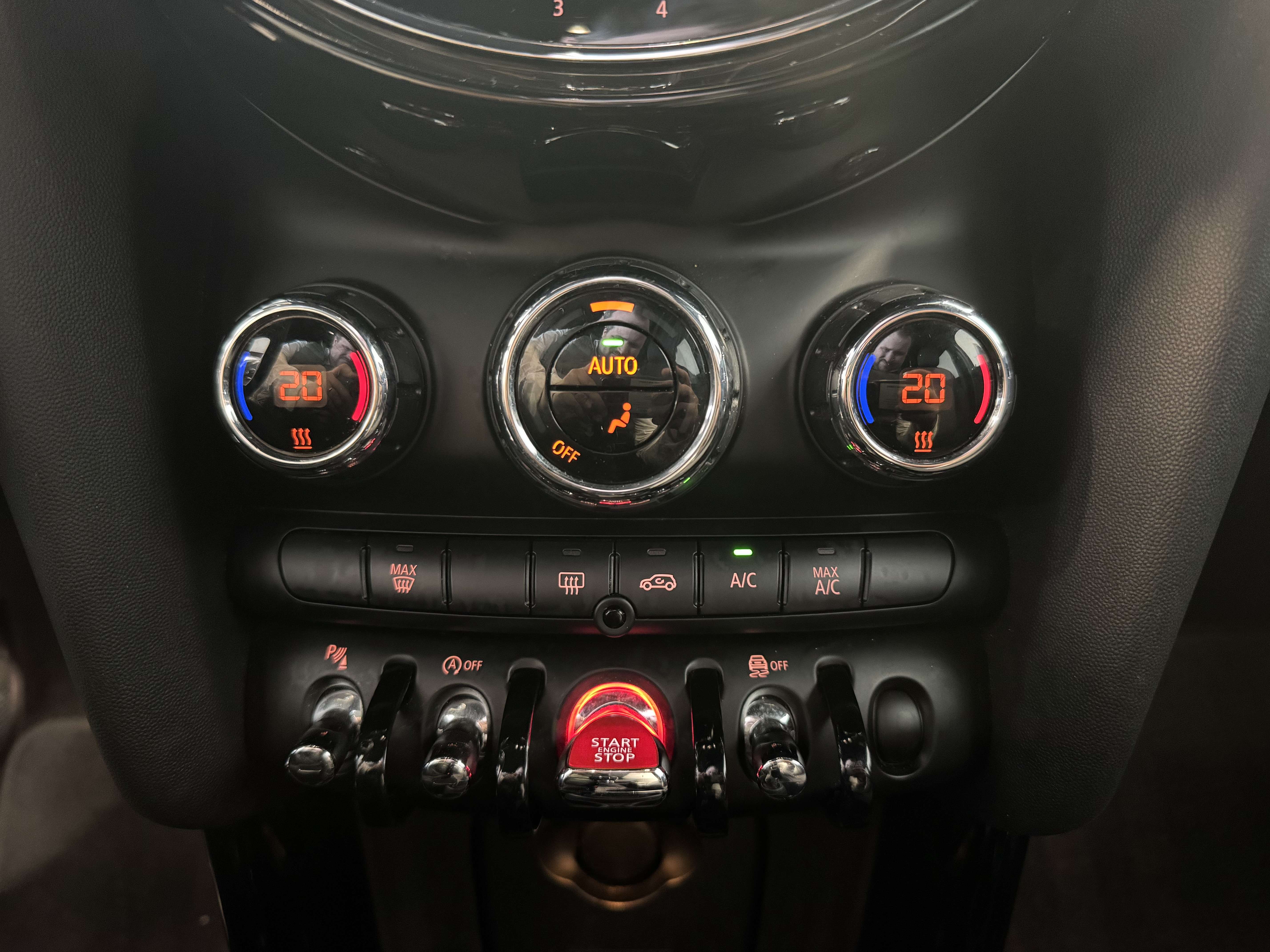 MINI One 1.5 OPF 5P. / BLACK / LED / CARPLAY / NAV / AIRCO