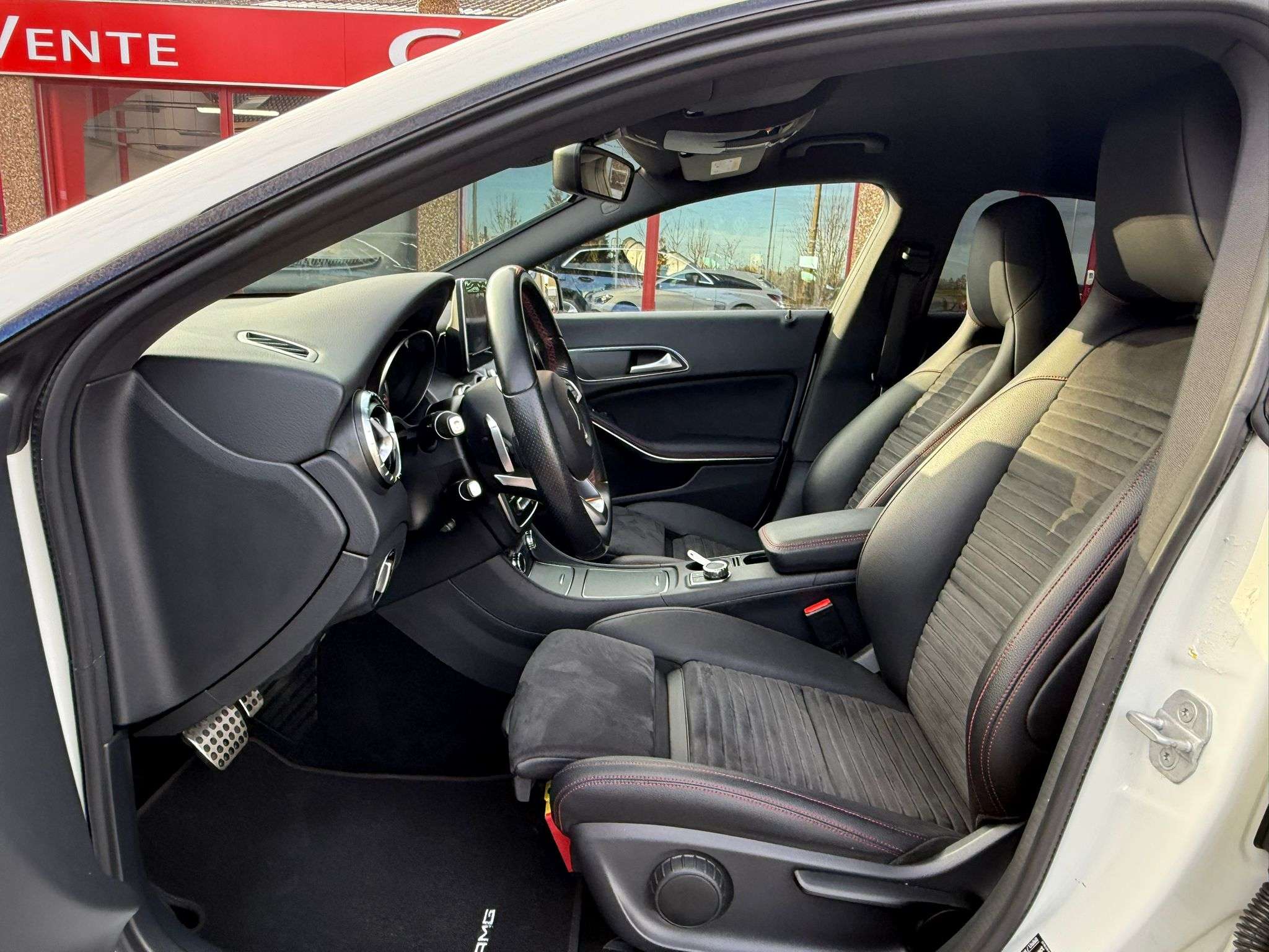 Mercedes-Benz CLA 180 122CV PACK AMG BOITE AUTO GPS LED CUIR CLIM CAMERA