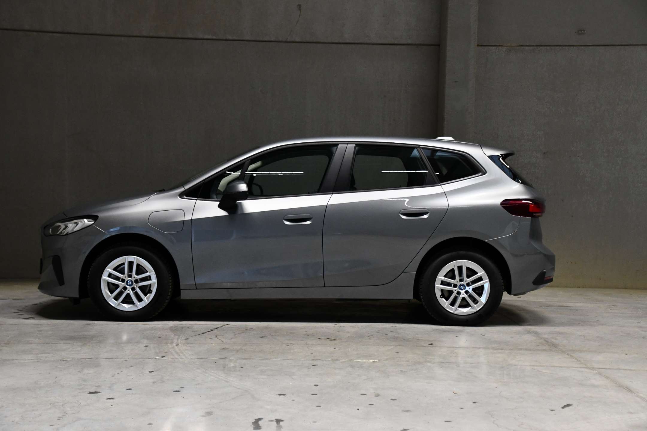 BMW 225 PHEV - Active Tourer - Cruise Control - Camera - Sensoren voor- en achteraan - DAB
