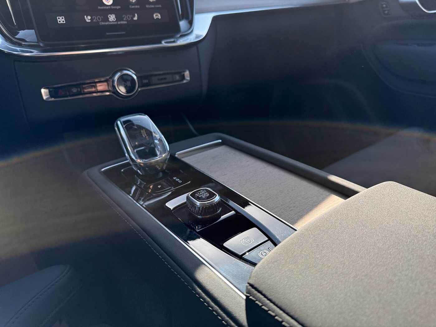 Volvo XC90 XC90 Plus, T8 AWD Plug-in Hybrid, Elektrisch/Benzin, Dark, 7 Sitze