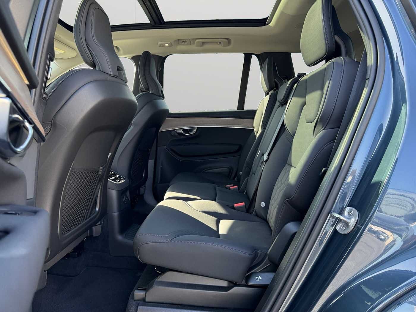 Volvo XC90 XC90 Plus, T8 AWD Plug-in Hybrid, Elektrisch/Benzin, Dark, 7 Sitze