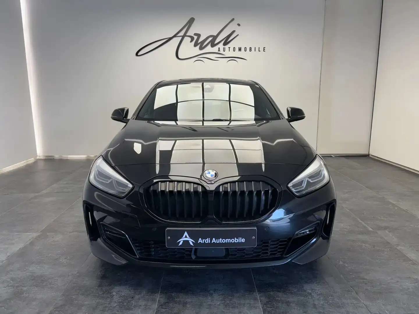 BMW 118 iA *PACK M*CARPLAY*FULL LED*1ER PROPRIO*GARANTIE*