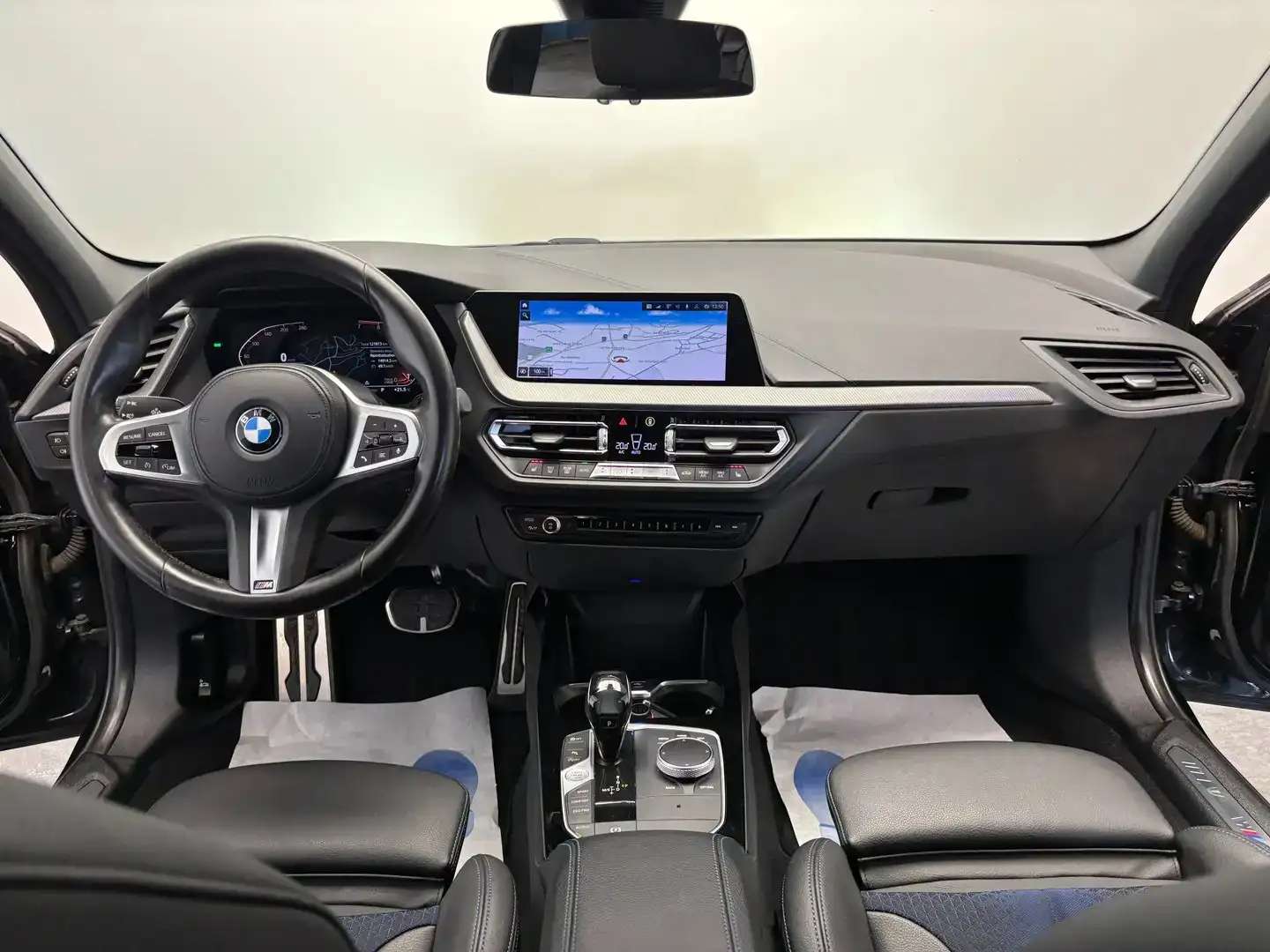 BMW 118 iA *PACK M*CARPLAY*FULL LED*1ER PROPRIO*GARANTIE*