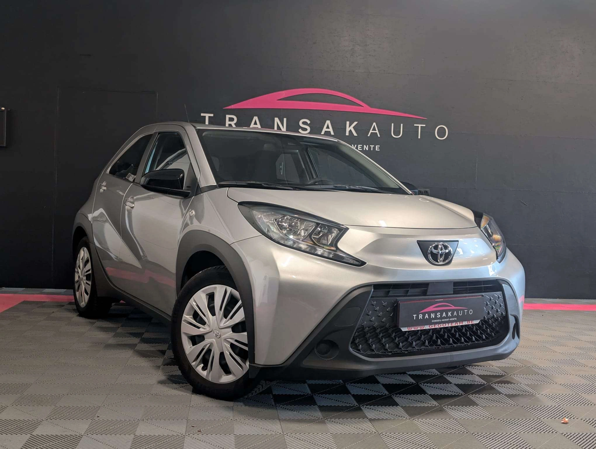 Toyota Aygo X 1.0 VVT-i Play — CarPlay — Caméra — Clim auto