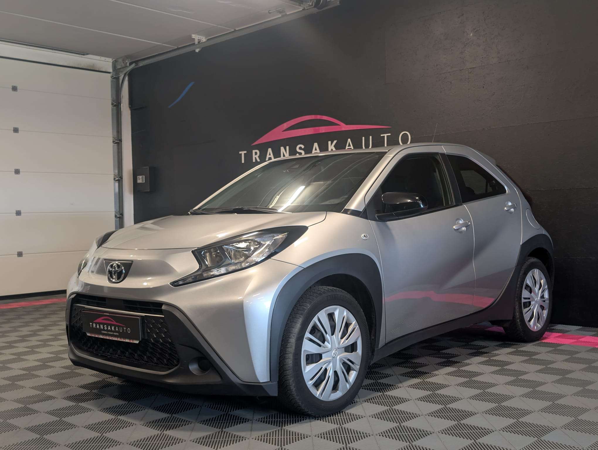 Toyota Aygo X 1.0 VVT-i Play — CarPlay — Caméra — Clim auto