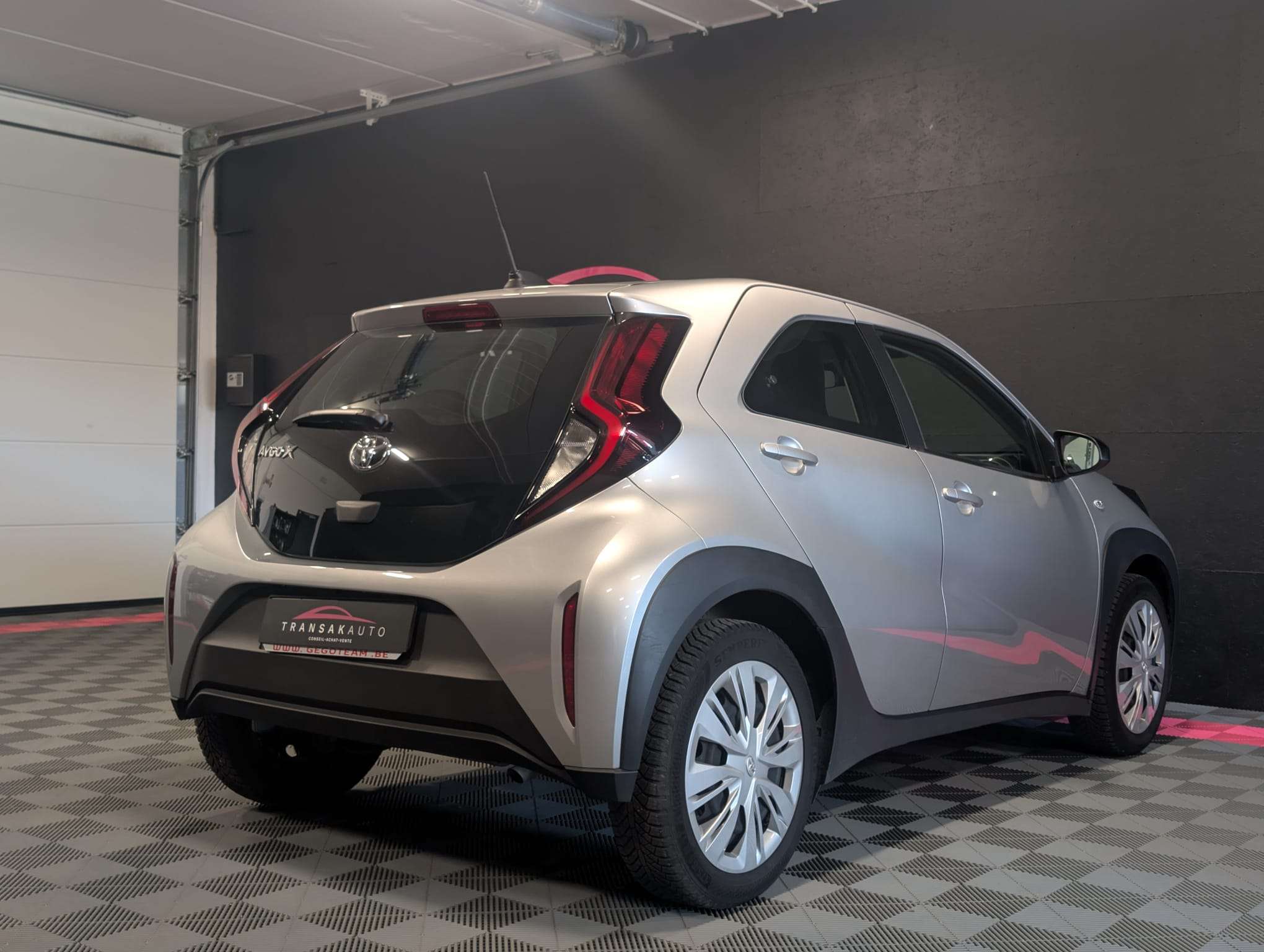 Toyota Aygo X 1.0 VVT-i Play — CarPlay — Caméra — Clim auto