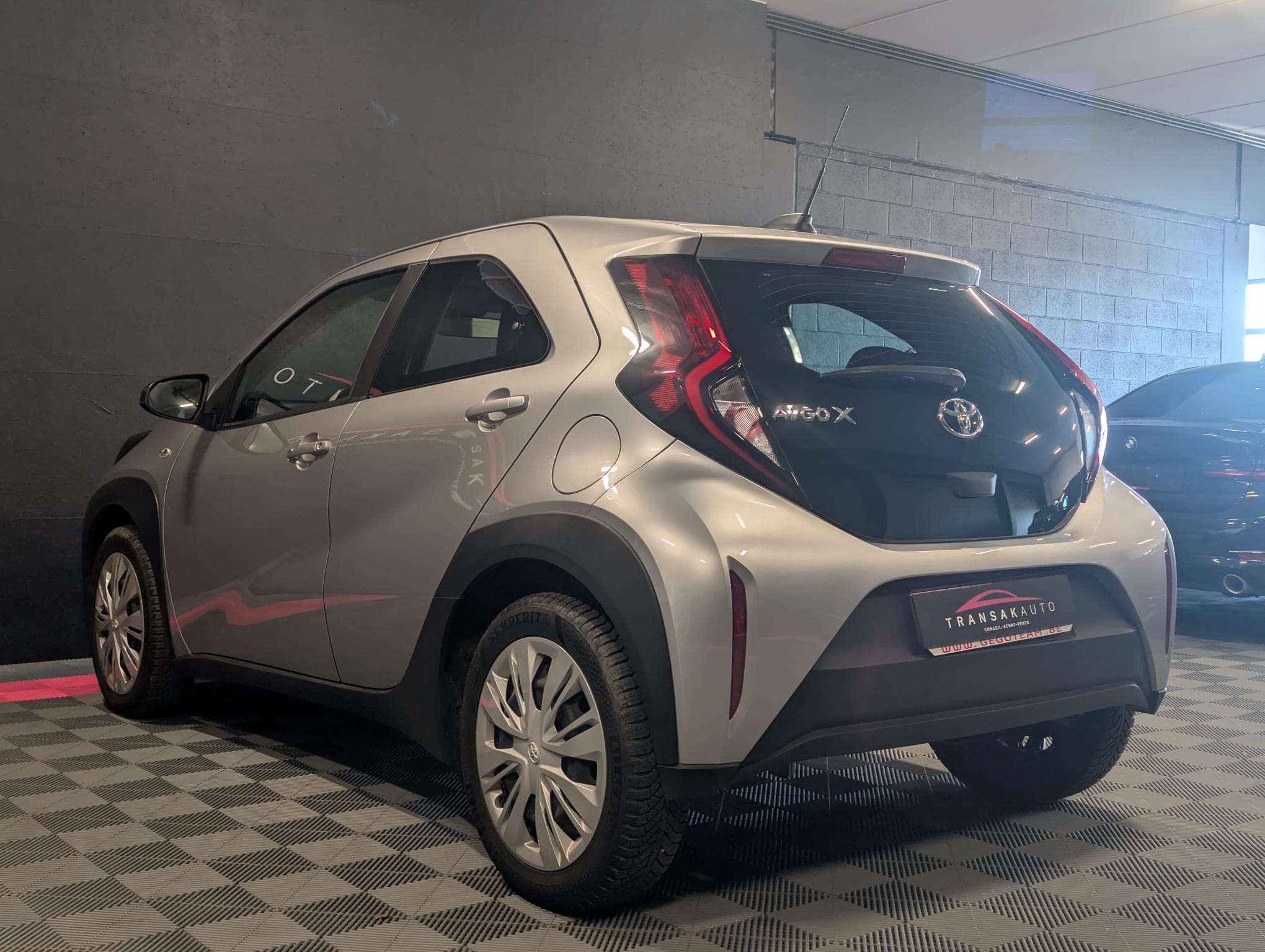Toyota Aygo X 1.0 VVT-i Play — CarPlay — Caméra — Clim auto