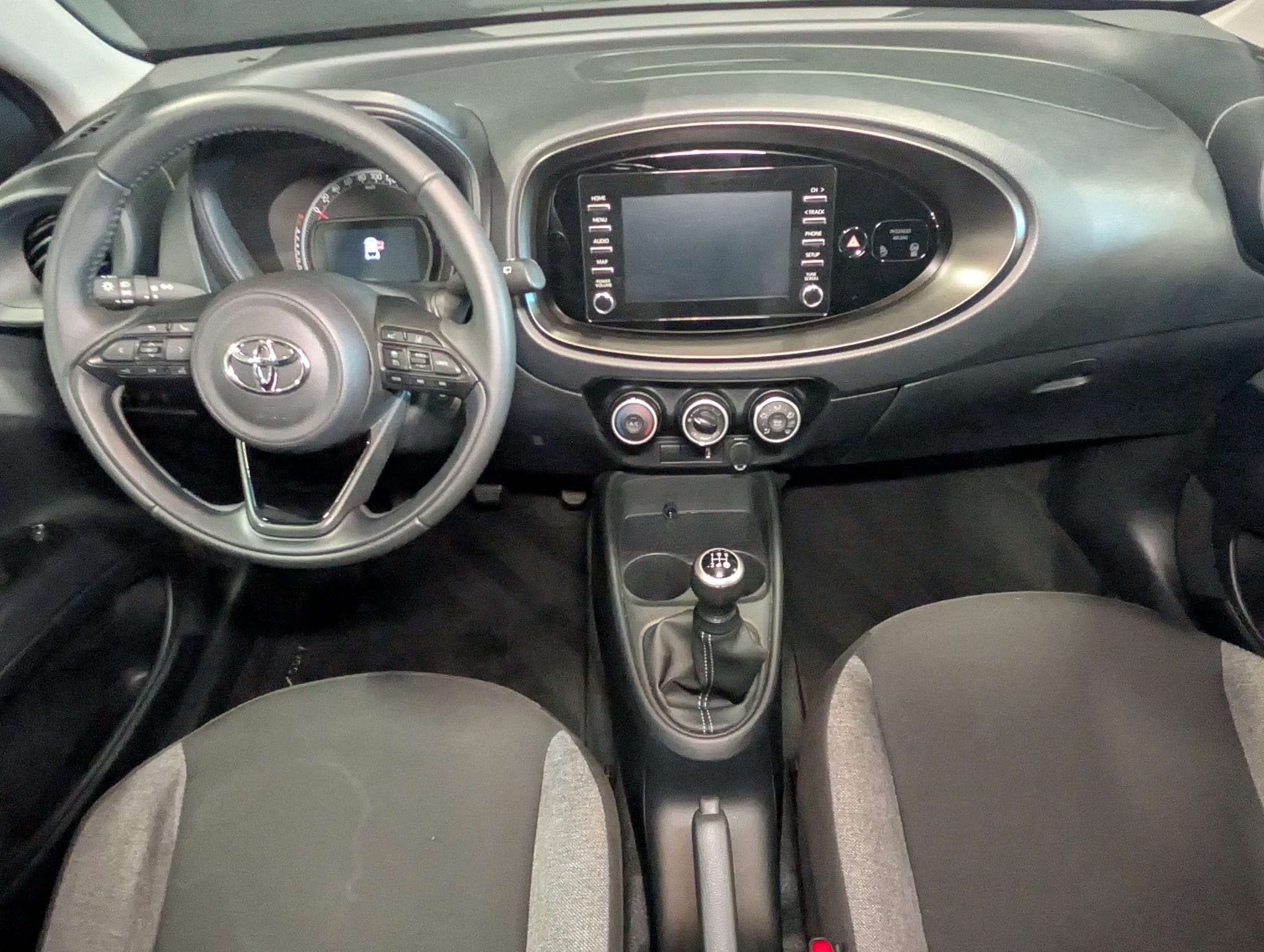 Toyota Aygo X 1.0 VVT-i Play — CarPlay — Caméra — Clim auto