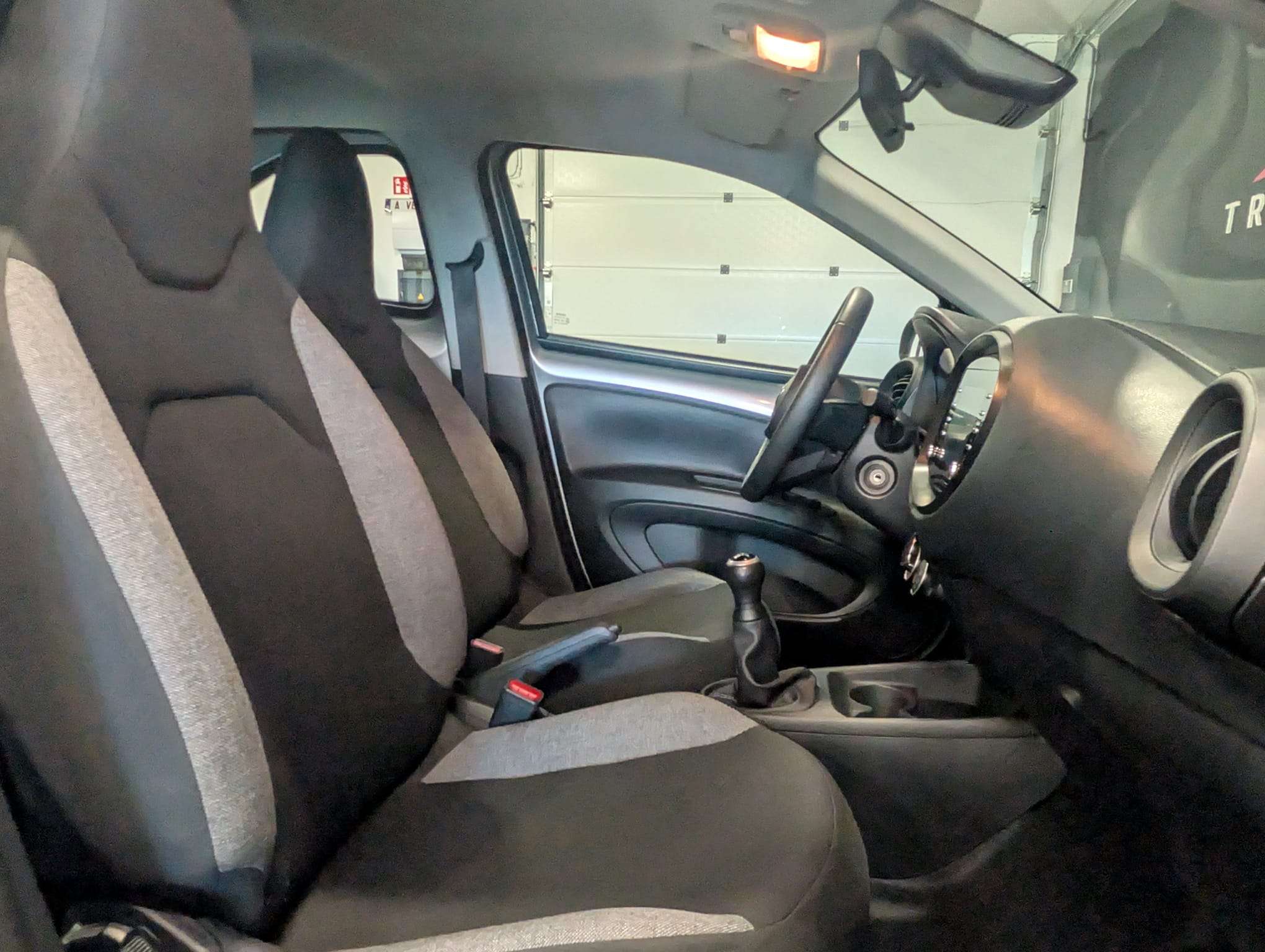 Toyota Aygo X 1.0 VVT-i Play — CarPlay — Caméra — Clim auto
