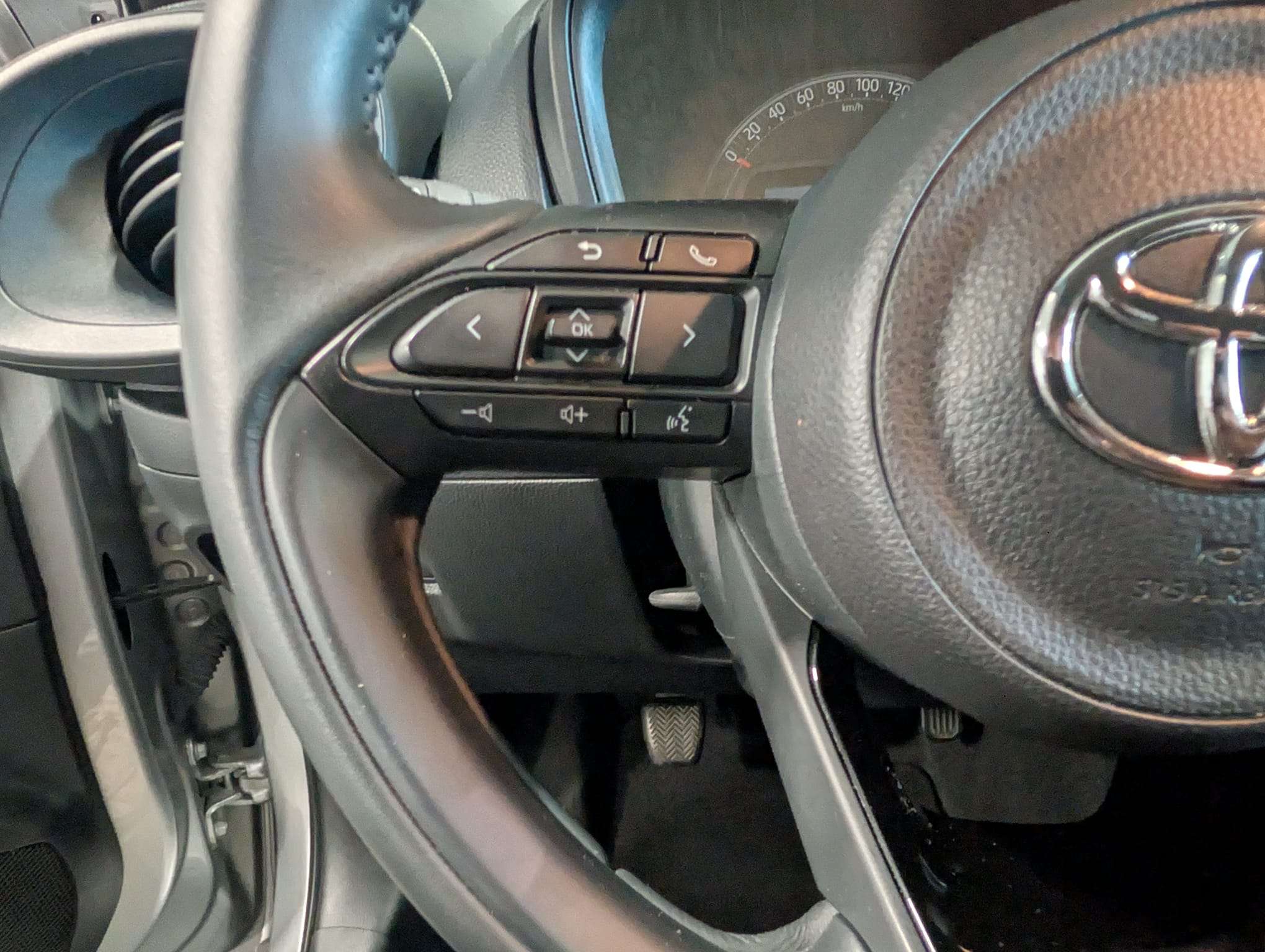 Toyota Aygo X 1.0 VVT-i Play — CarPlay — Caméra — Clim auto