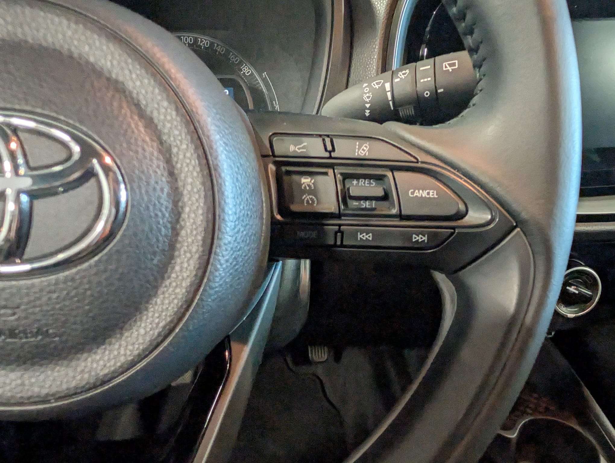 Toyota Aygo X 1.0 VVT-i Play — CarPlay — Caméra — Clim auto