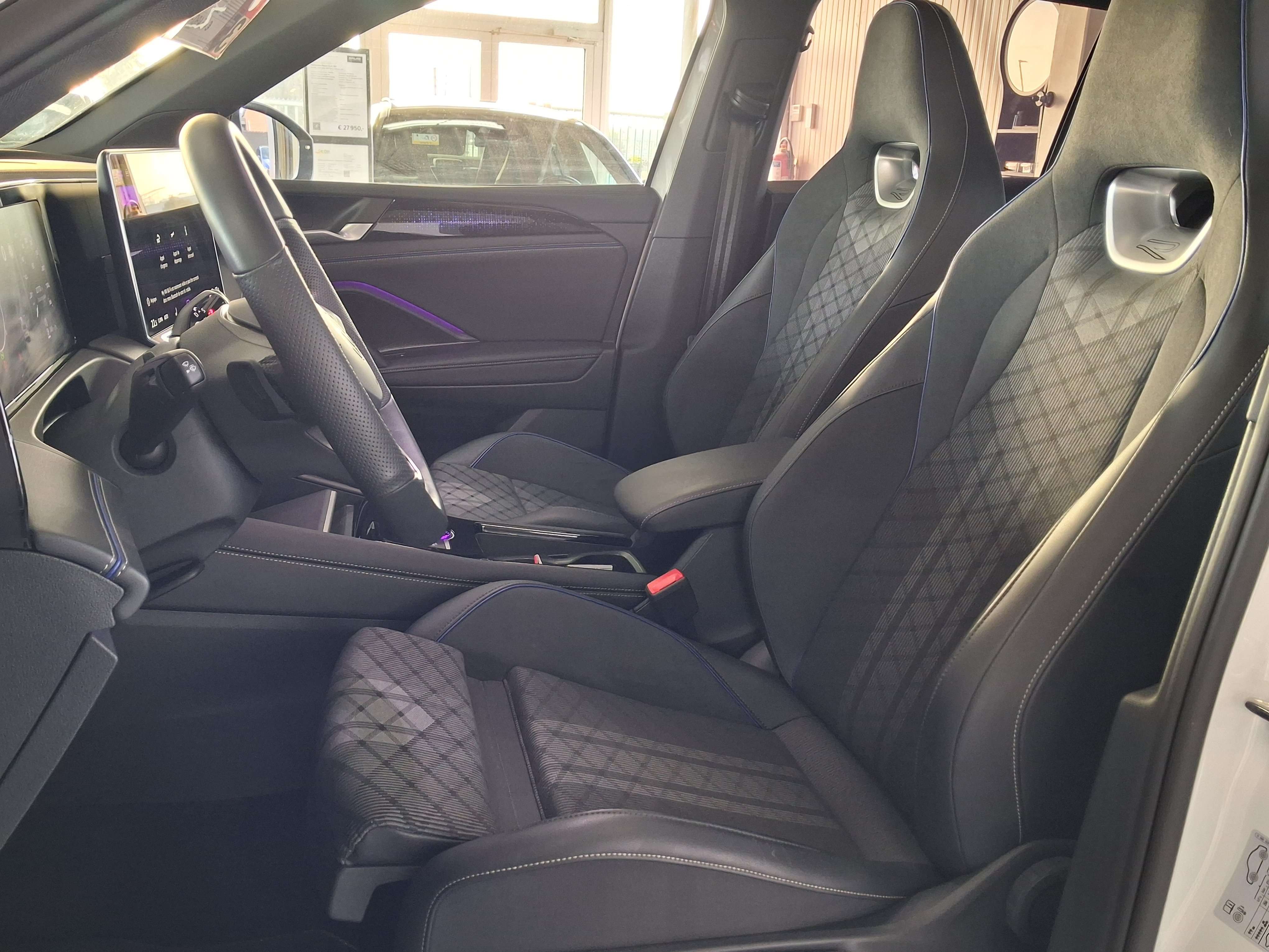Volkswagen Tiguan Tiguan 2.0 TDI SCR R-Line DSG/1 ER PROP/22.700KMS/