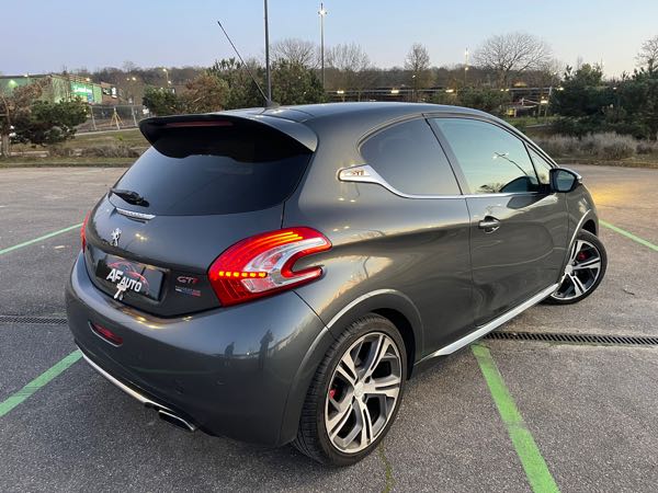 Peugeot 208 1.6 THP 200 GTI 3P