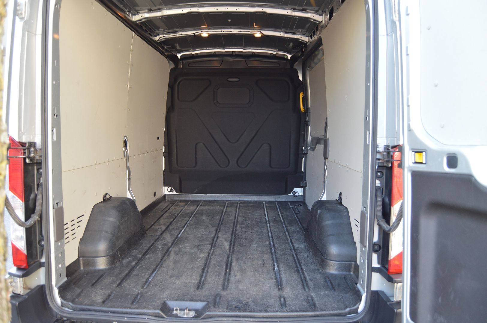 Ford TRANSIT 2T FG T330 L2H2 2.0 ECOBLUE 130CH S&S TREND BUSINESS