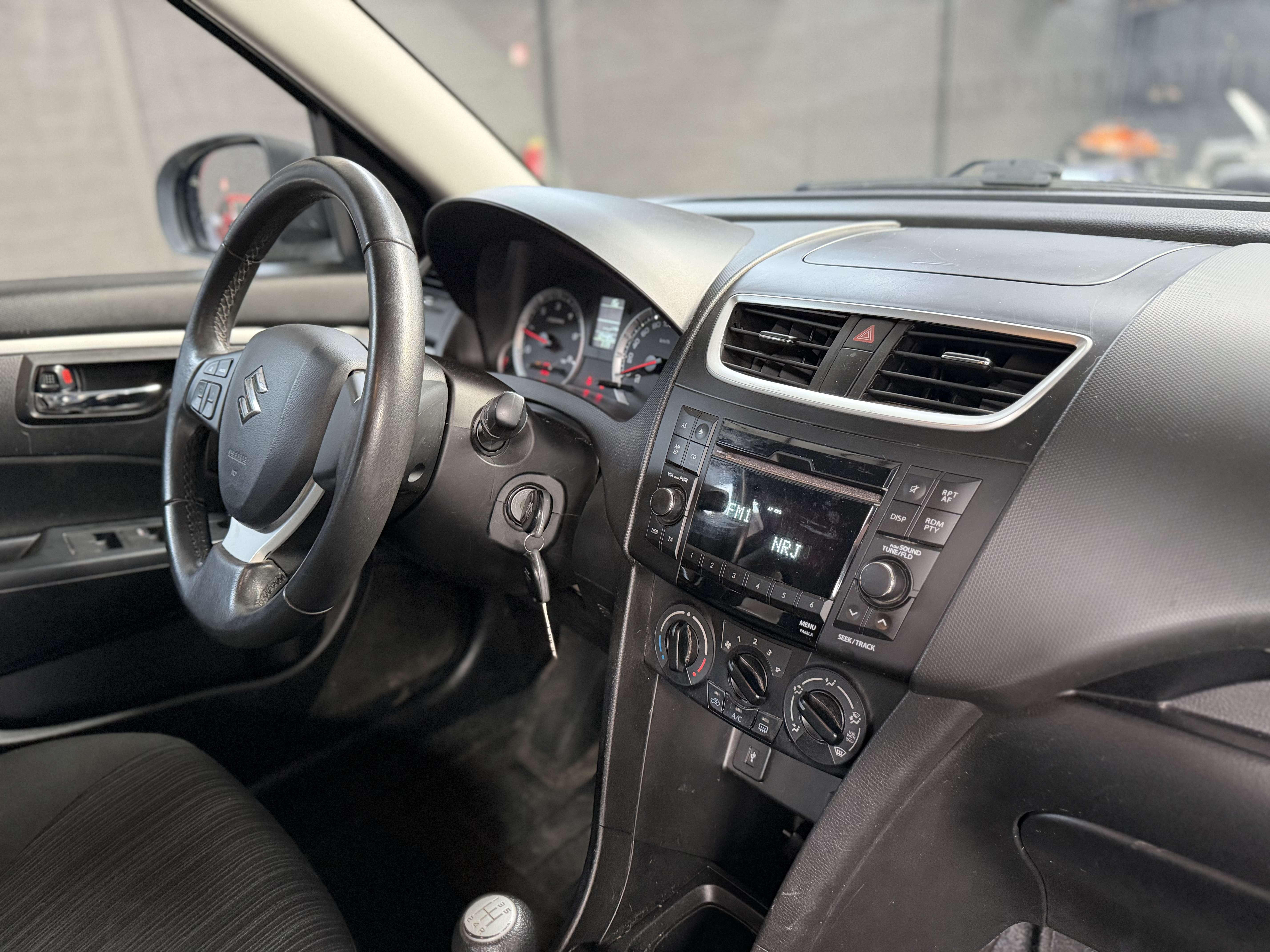 Suzuki Swift 1.3 D * GARANTIE 12 MOIS * CLIM * RADIO * USB