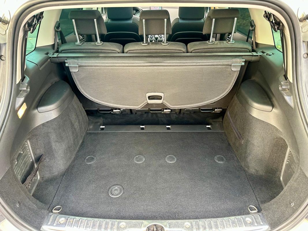 Peugeot 308 1.6 e-HDi 112 PACK FAMILY