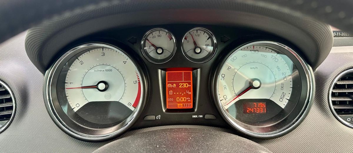 Peugeot 308 1.6 e-HDi 112 PACK FAMILY