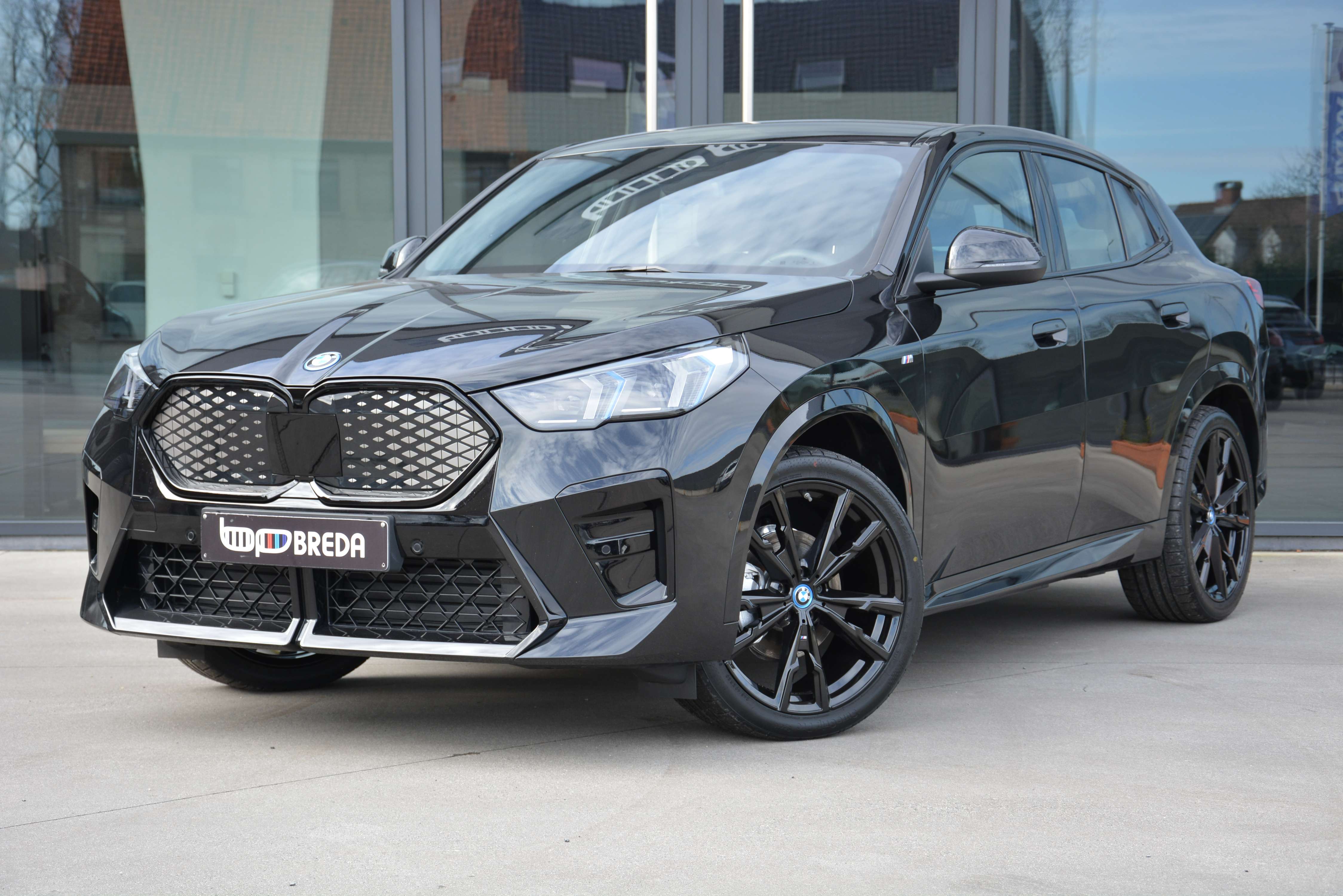 BMW iX2 eDrive20 M Sport/ Camera360°/ LED/ Keyless