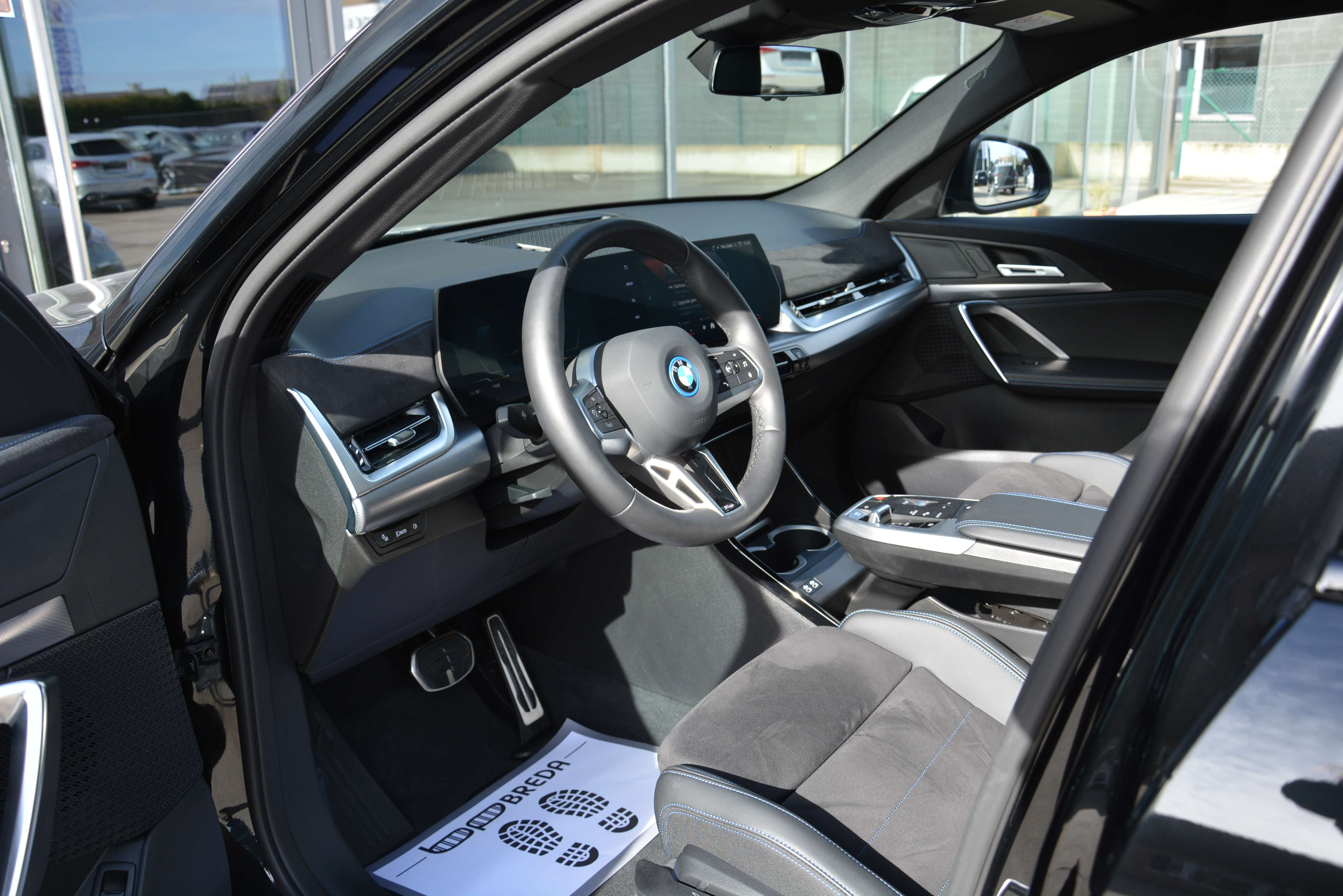 BMW iX2 eDrive20 M Sport/ Camera360°/ LED/ Keyless
