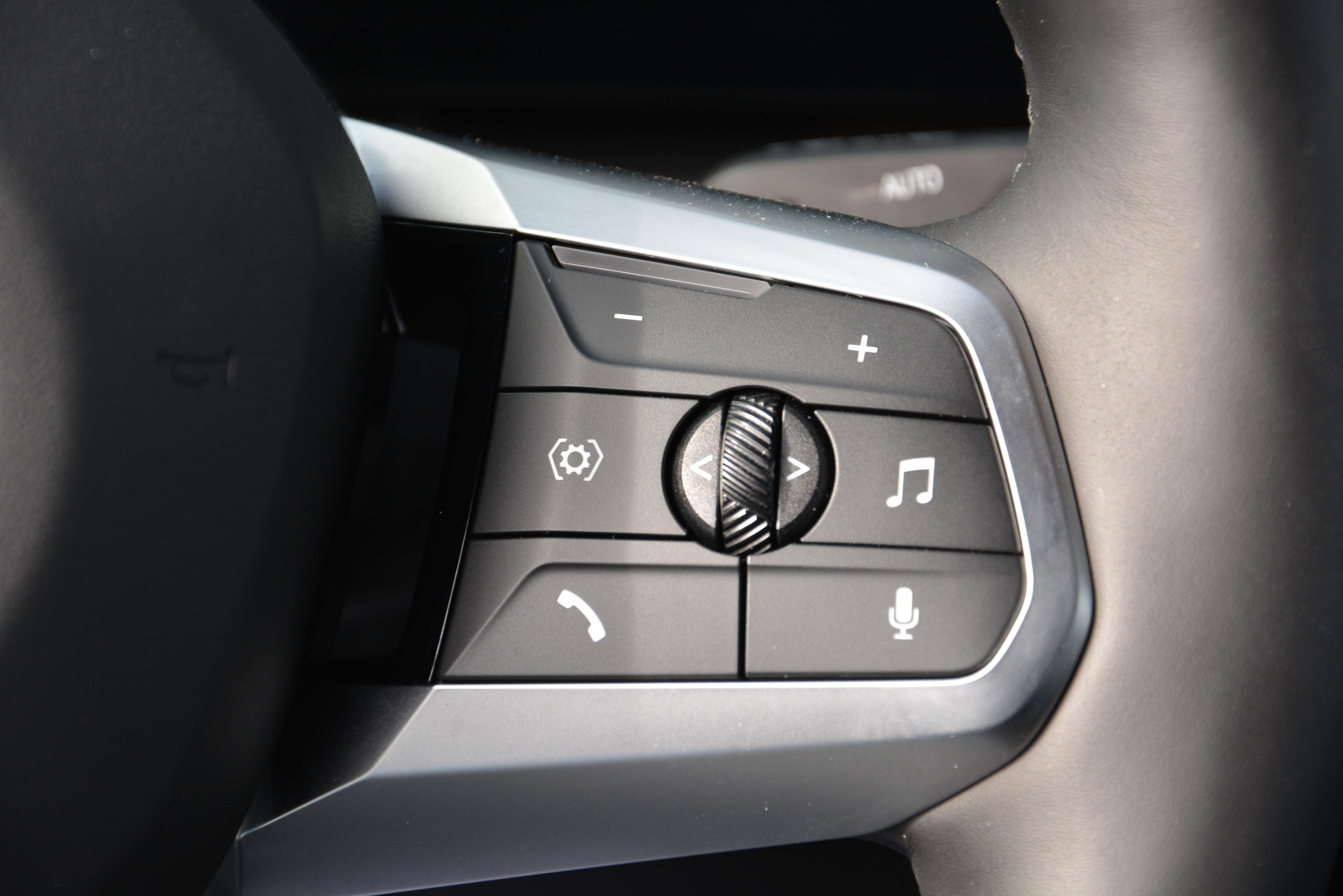 BMW iX2 eDrive20 M Sport/ Camera360°/ LED/ Keyless