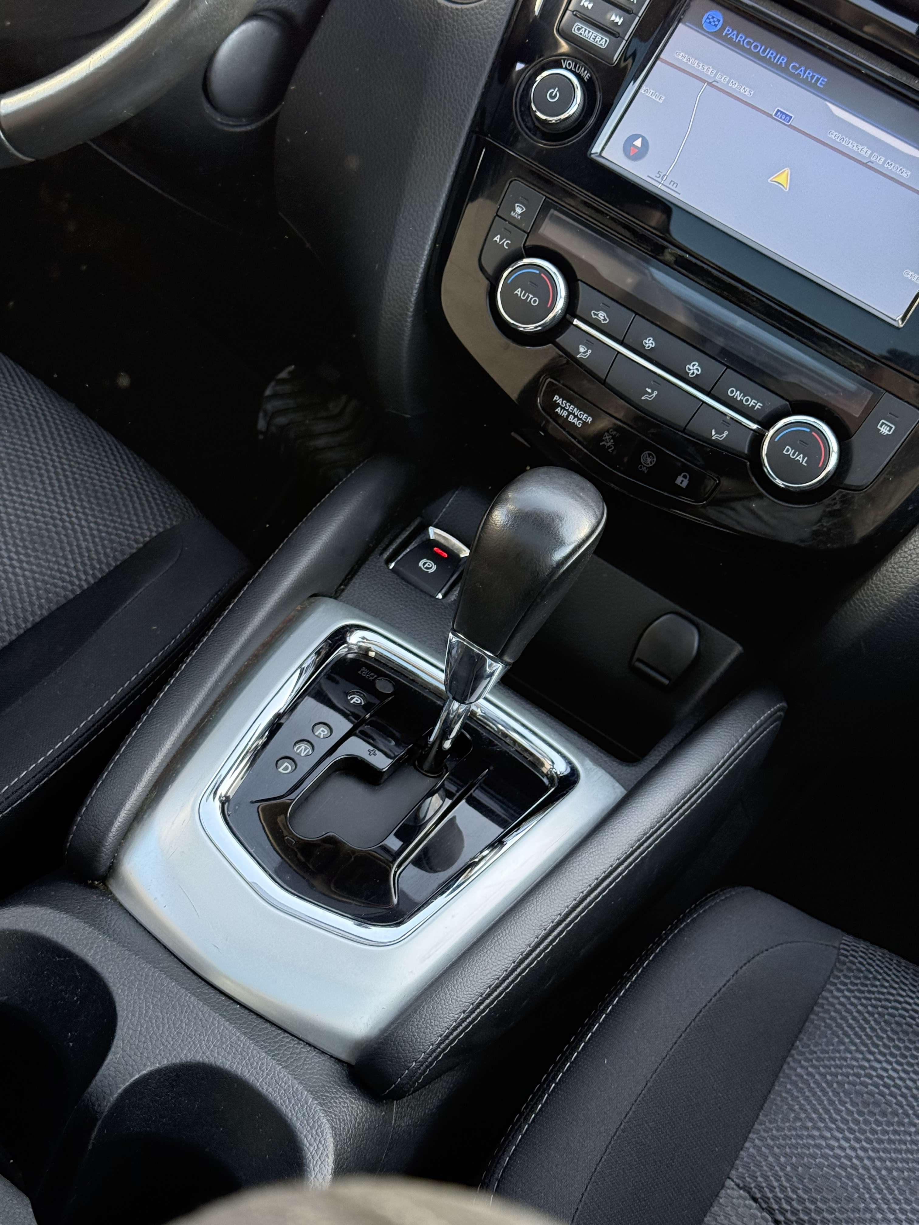 Nissan Qashqai Qashqai 1.2 DIG-T 2WD - Automatique - full Carnet