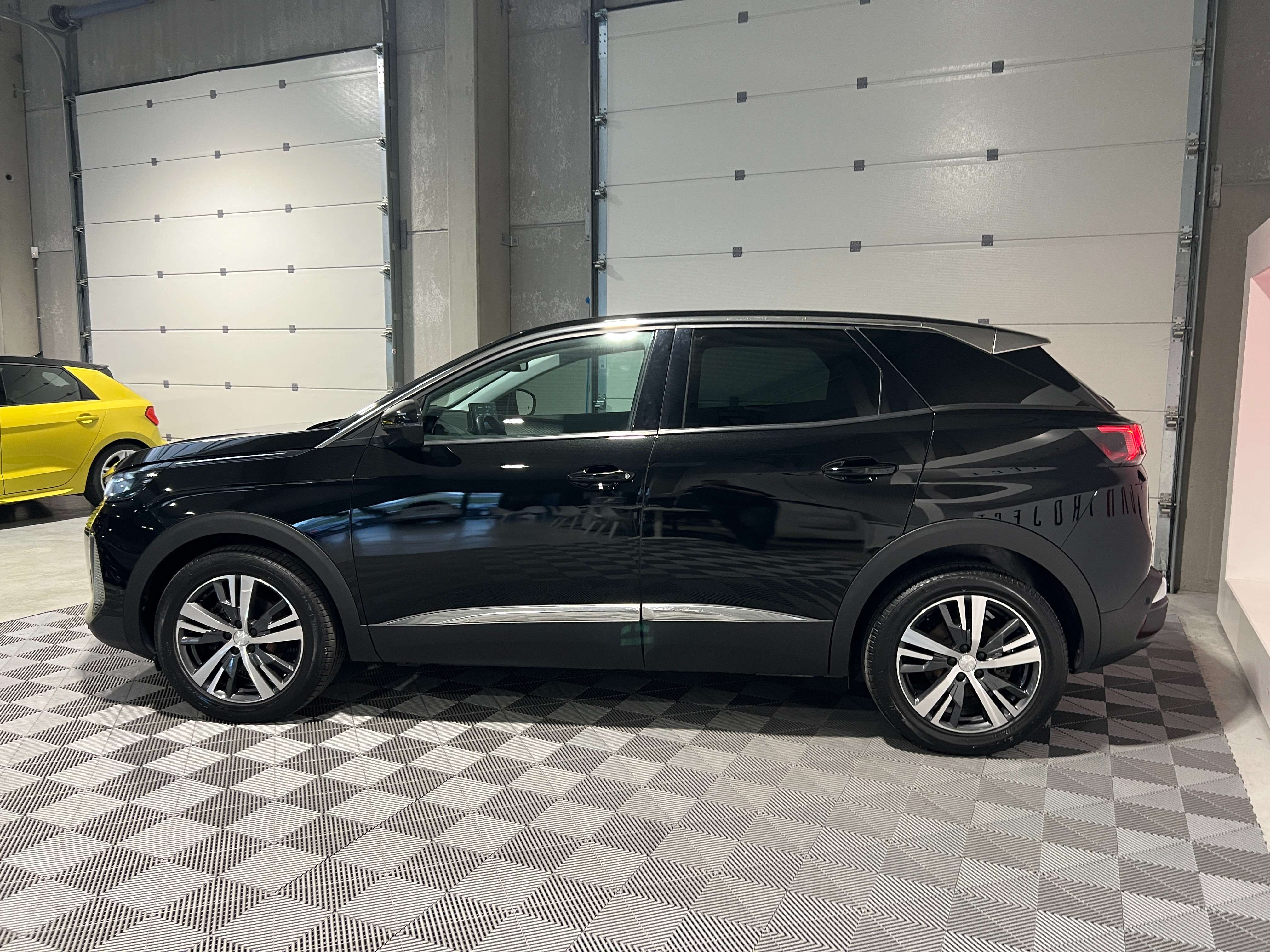 Peugeot 3008 1.2i Allure/GPS/FULL LED/ CARPLAY/PDC AV+ARR+CAM/