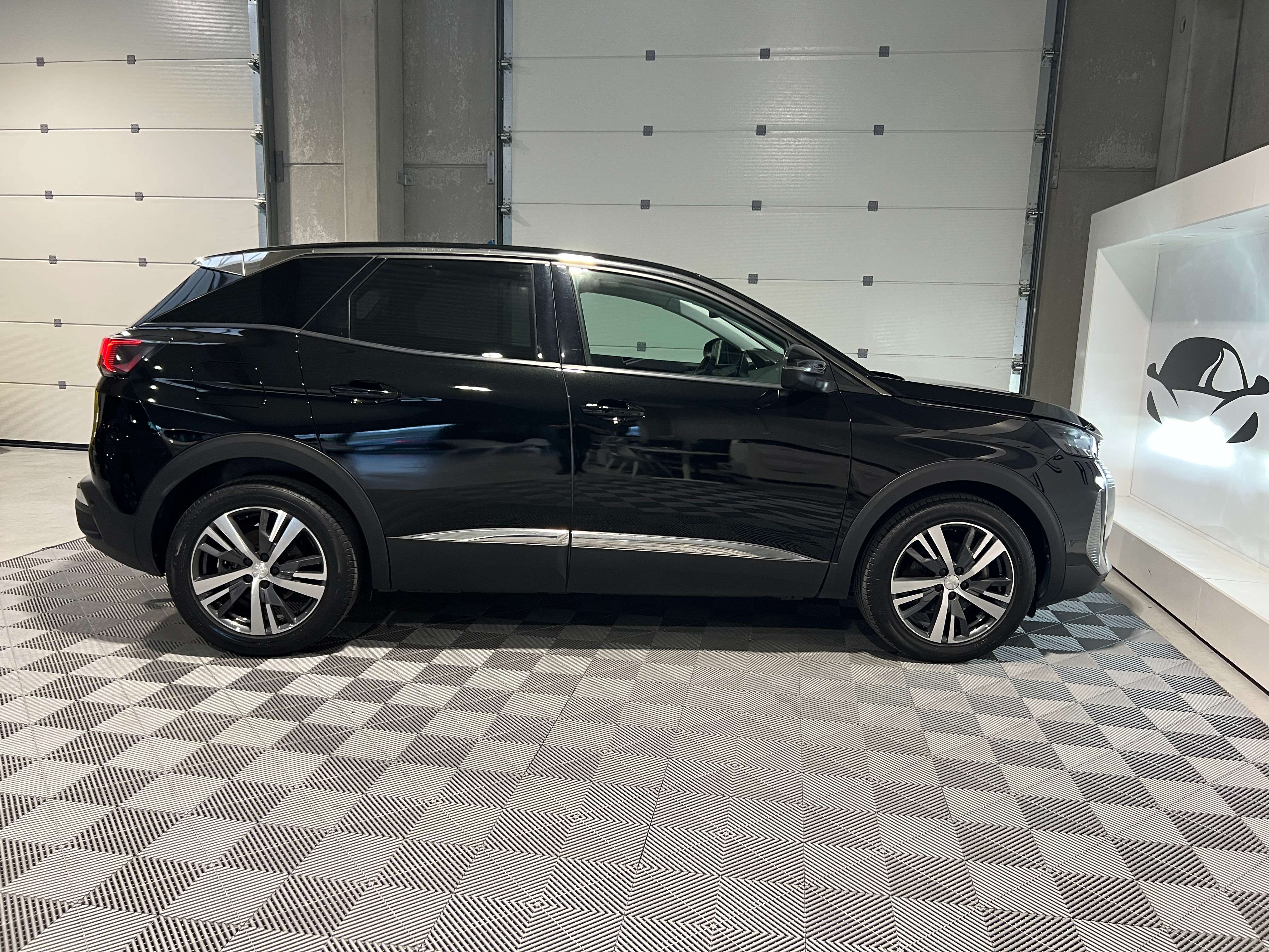 Peugeot 3008 1.2i Allure/GPS/FULL LED/ CARPLAY/PDC AV+ARR+CAM/