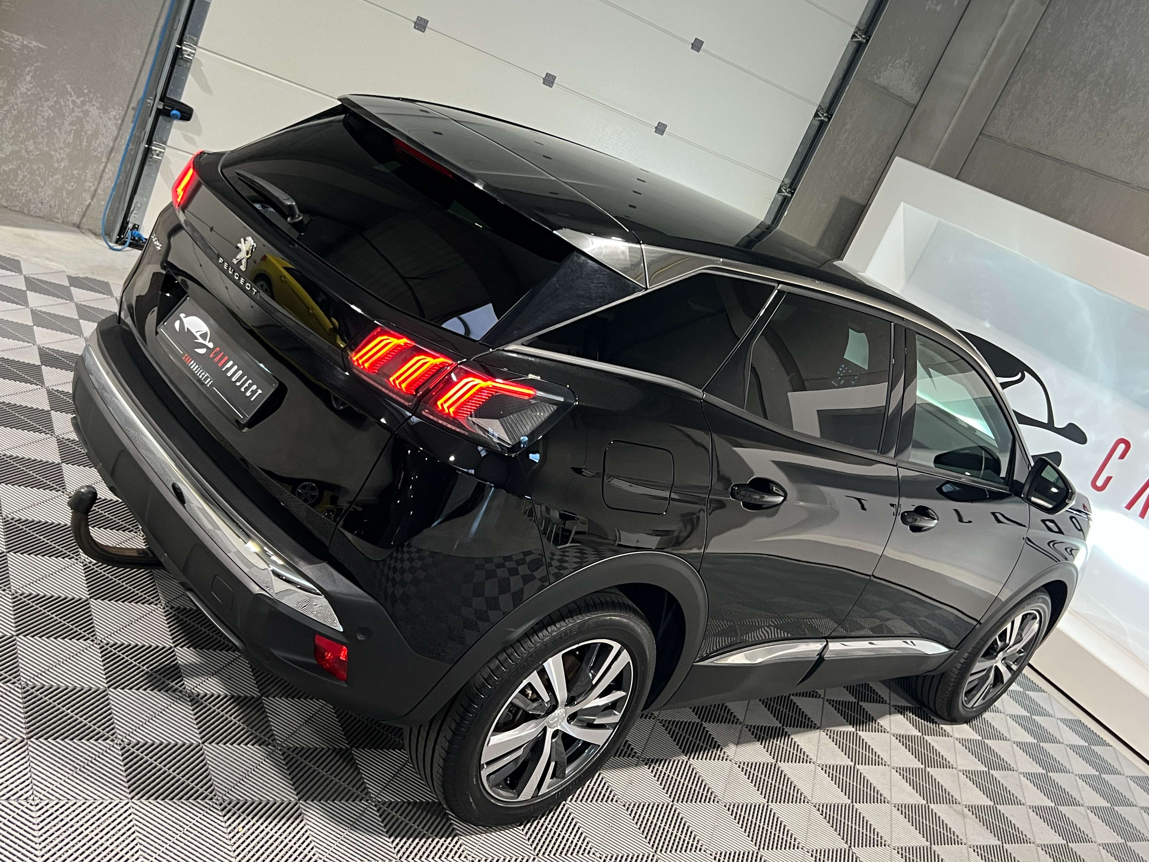 Peugeot 3008 1.2i Allure/GPS/FULL LED/ CARPLAY/PDC AV+ARR+CAM/