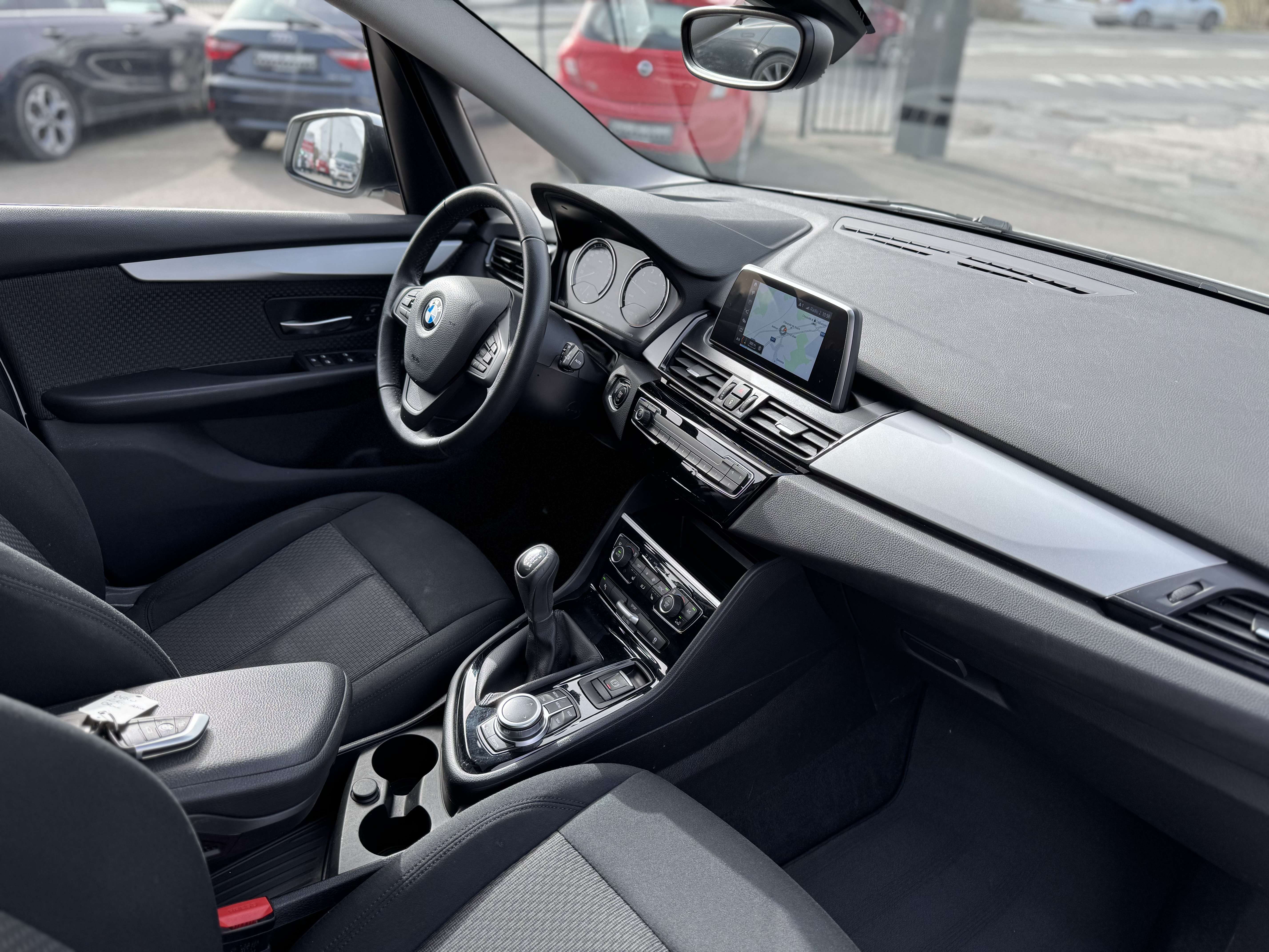 BMW 218 Active Tourer / NAV / PANO / LED / BLUETOOTH