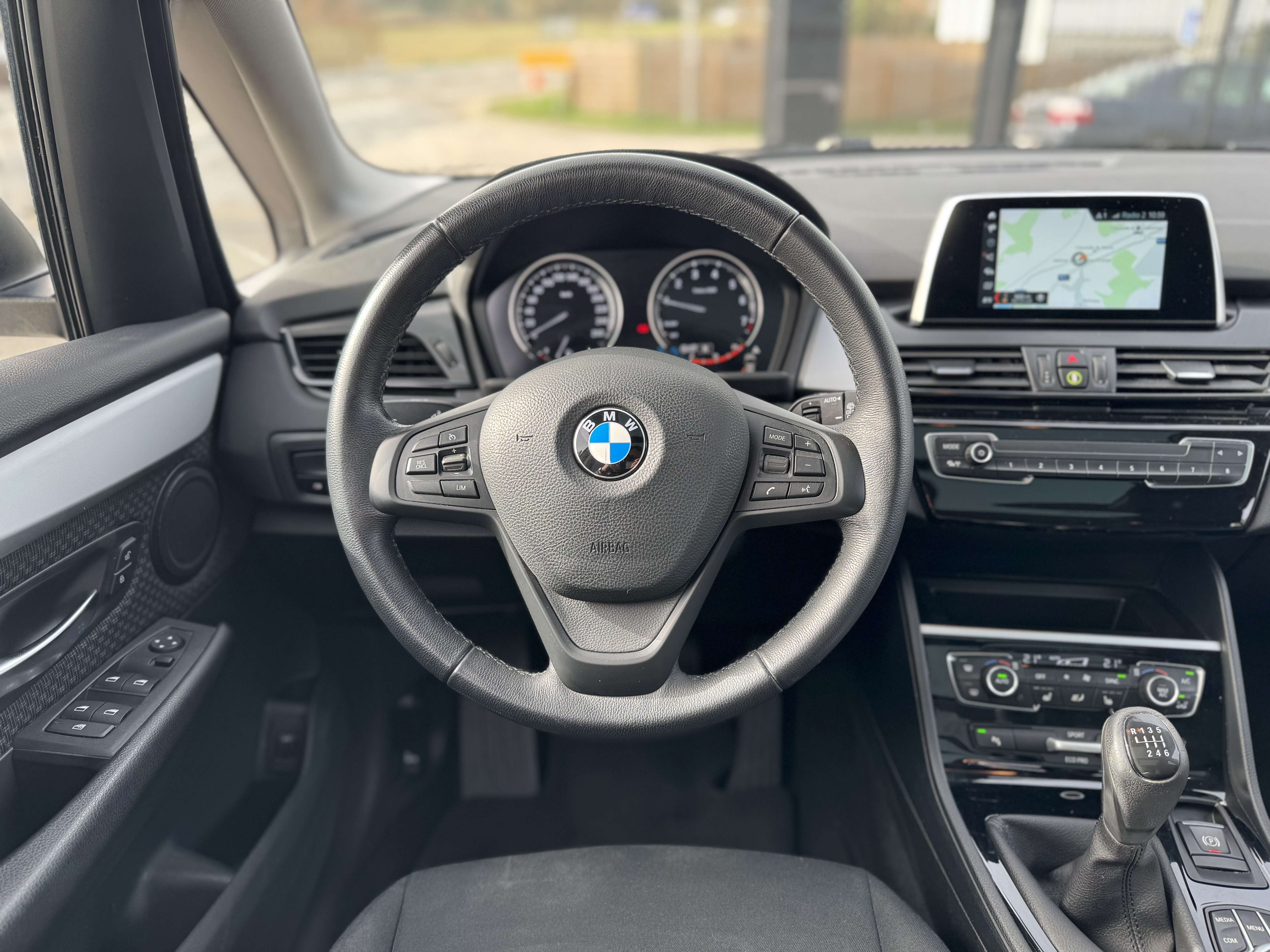 BMW 218 Active Tourer / NAV / PANO / LED / BLUETOOTH