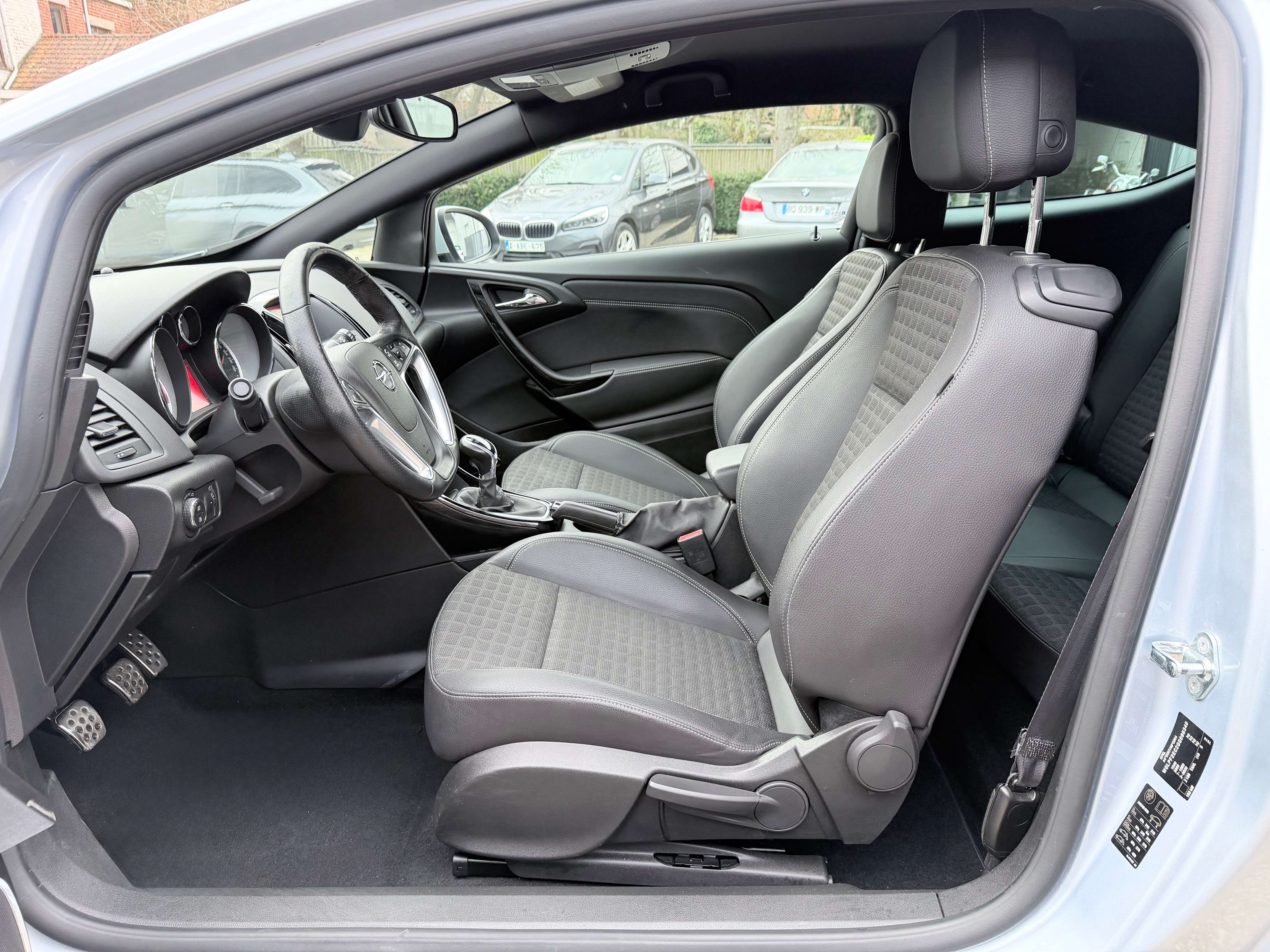 Opel Astra GTC 1.4 Turbo OPC-Line 1steHAND/1MAIN