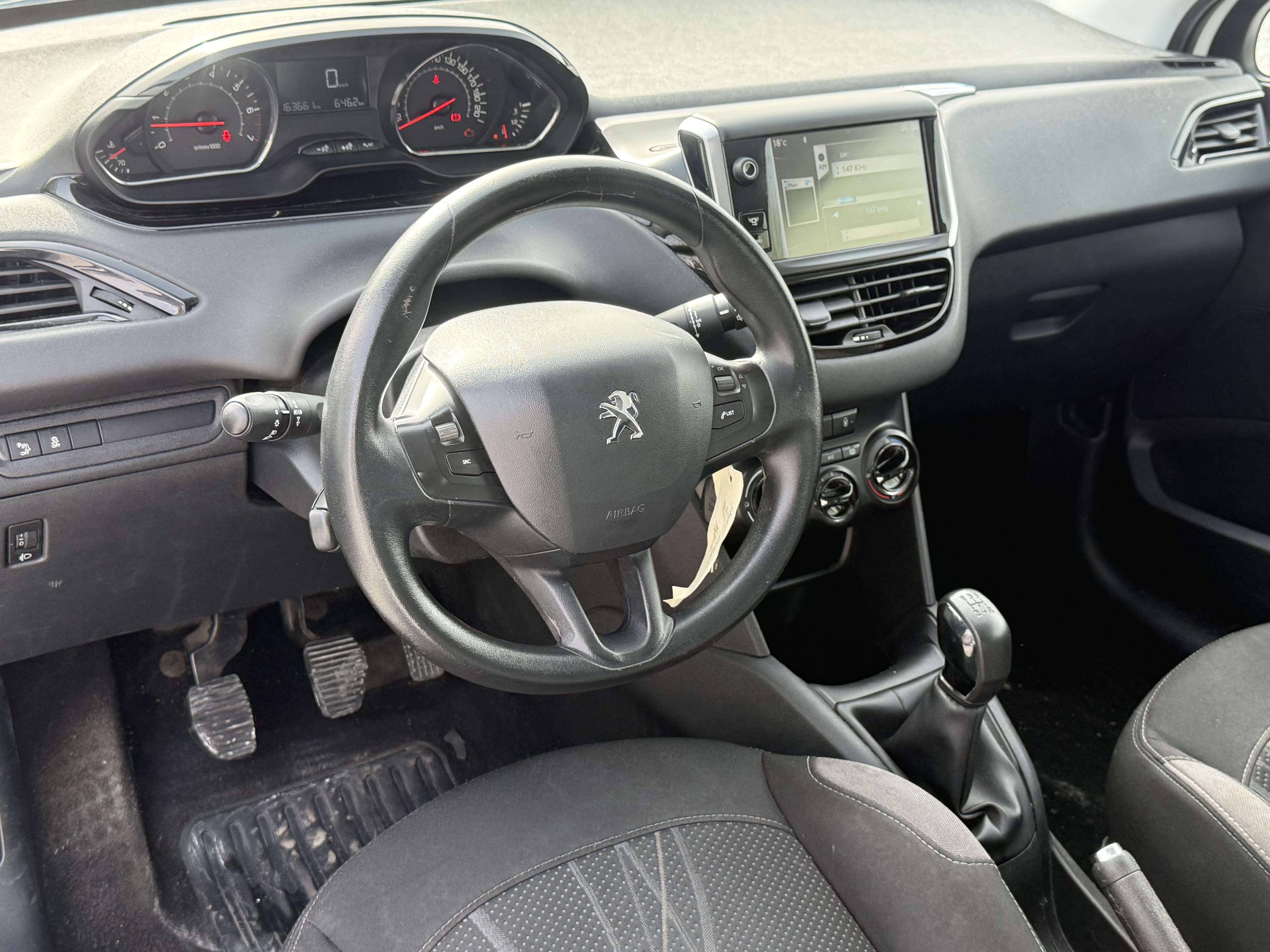 Peugeot 208 208 1.2i  - PRBLM MOTEUR - START